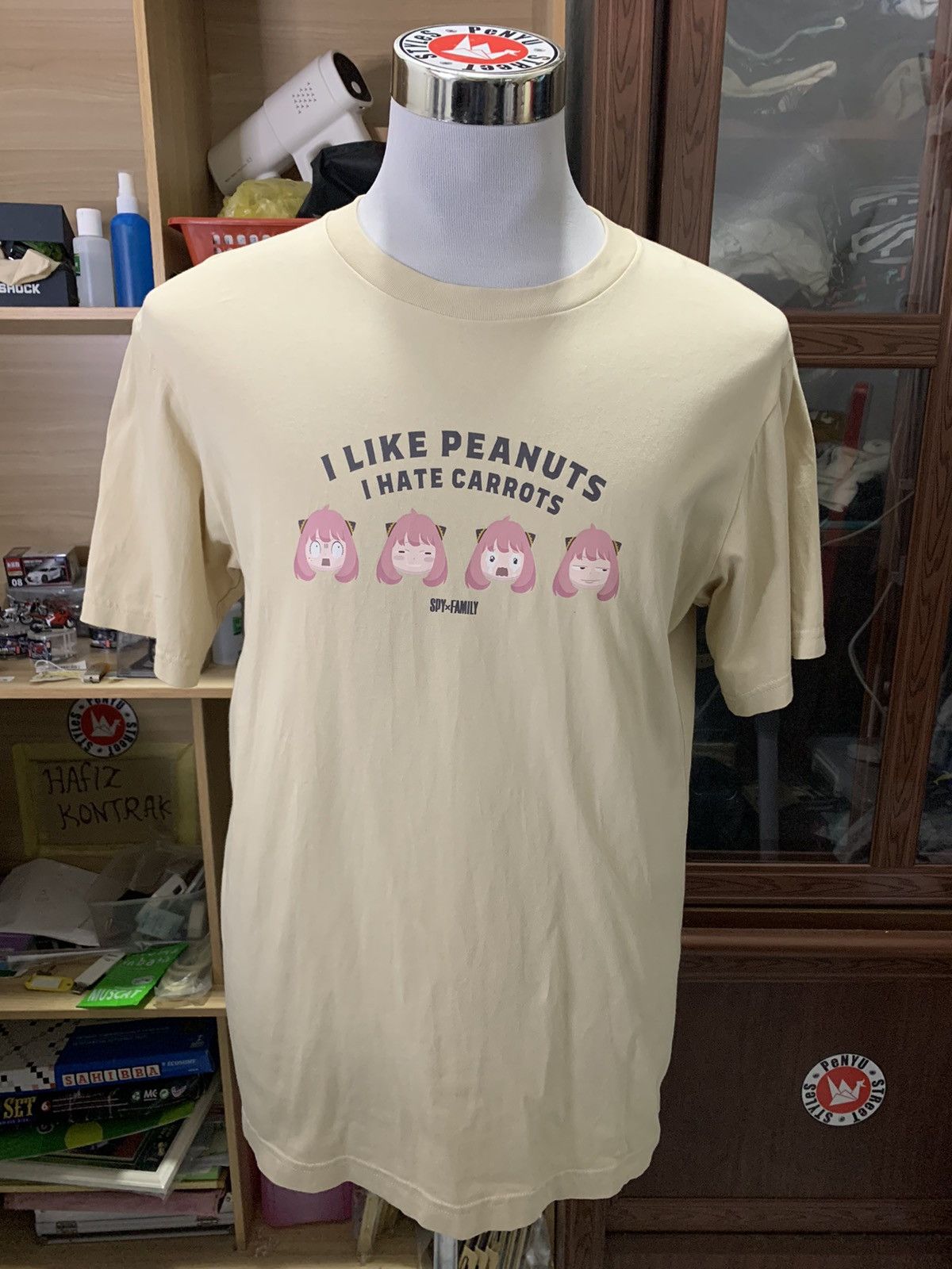 Anime Uniclo Spy x Family UT Anya T-shirt Size US L / EU 52-54 / 3 - 1 Thumbnail