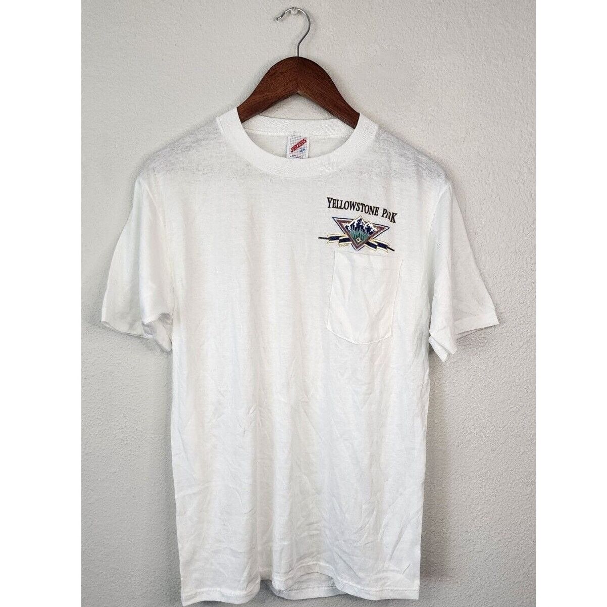Jerzees Vintage Yellowstone Shirt National Park White L Pocket Tee Size US L / EU 52-54 / 3 - 1 Thumbnail