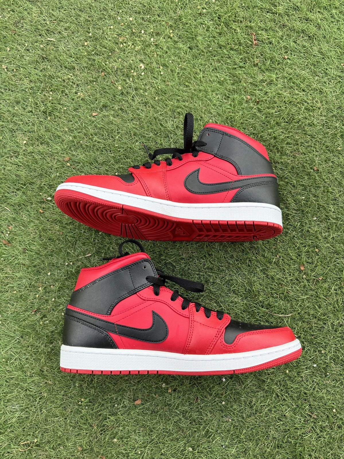 Nike NIKE AIR JORDAN 1 REVERSE BRED SNEAKERS Size US 10 / EU 43 - 7 Thumbnail