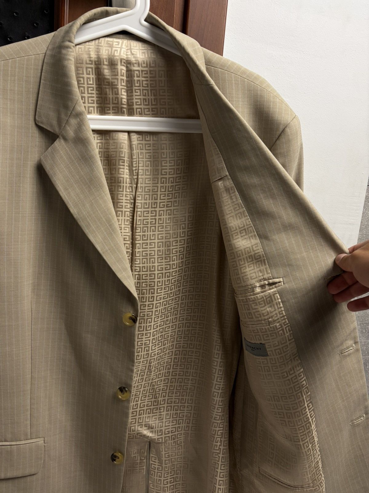 Givenchy Givenchy Vintage Authentic Beige Pinstripe Wool Blazer Size 42R - 8 Thumbnail