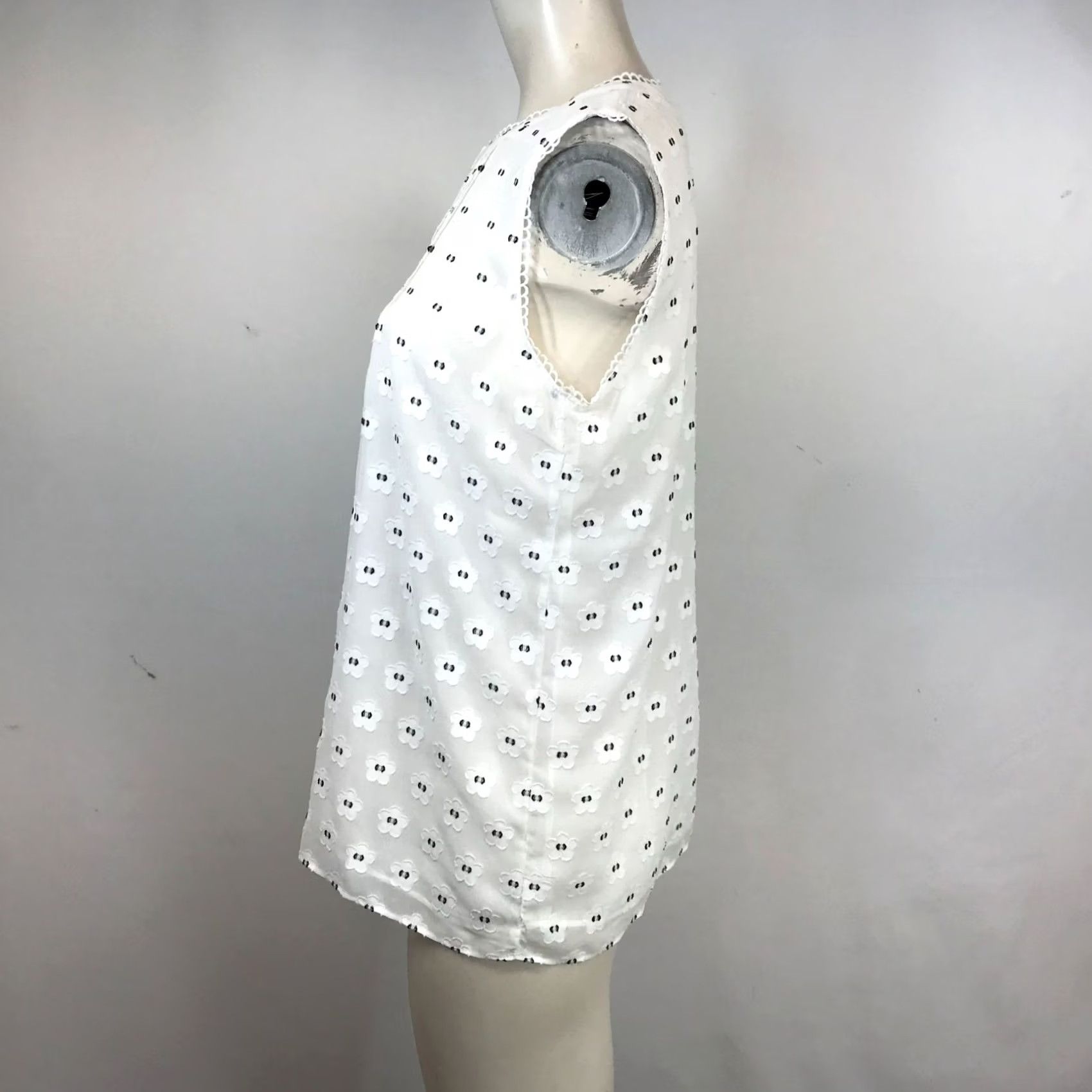 Ann Taylor ANN TAYLOR Blouse Womens S White Sleeveless V Neck Floral Tan Top Size S / US 4 / IT 40 - 6 Thumbnail