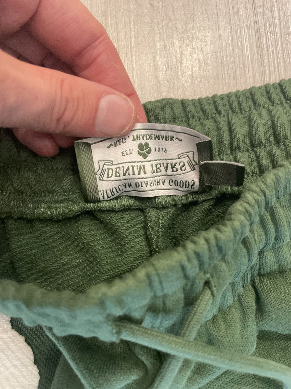 DENIM TEARS Denim Tears Cotton Wreath Sweatpants Green Size US 30 / EU 46 - 3 Thumbnail