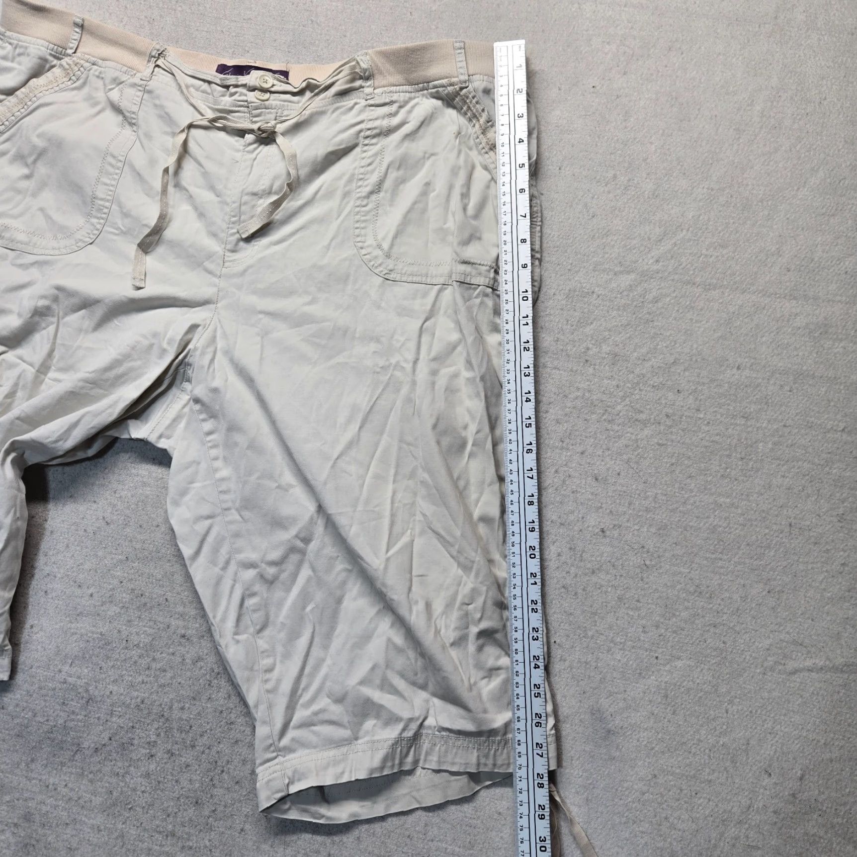 Gloria Vanderbilt Gloria Vanderbilt Bermuda Shorts Adult Women Plus Size 24W Tan Beige Cotton Twill Pants shorts Bermuda 24W Womens Size 42" / US 20 - 7 Thumbnail