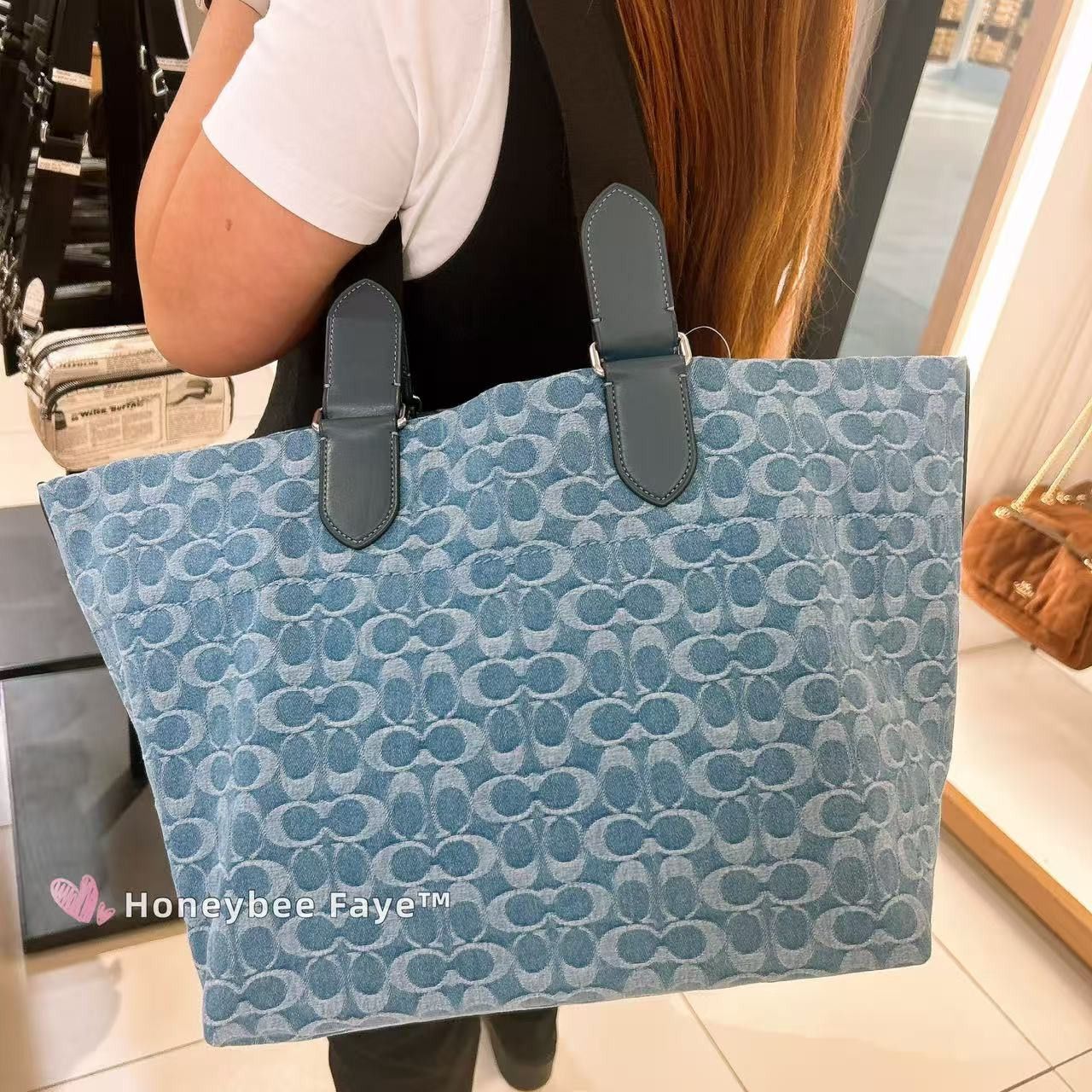 Coach Small Tour Tote Bag In Signature Denim CDF24 Size ONE SIZE - 1 Thumbnail