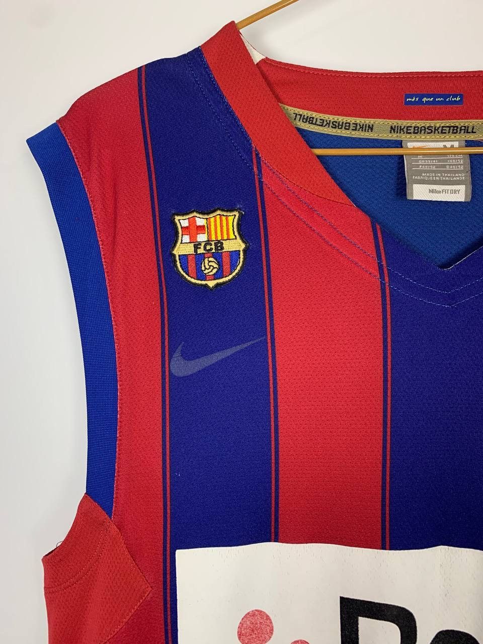 Nike Vintage Nike FC Barcelona Regal Basketball Jersey ACB Size M Size US M / EU 48-50 / 2 - 4 Thumbnail