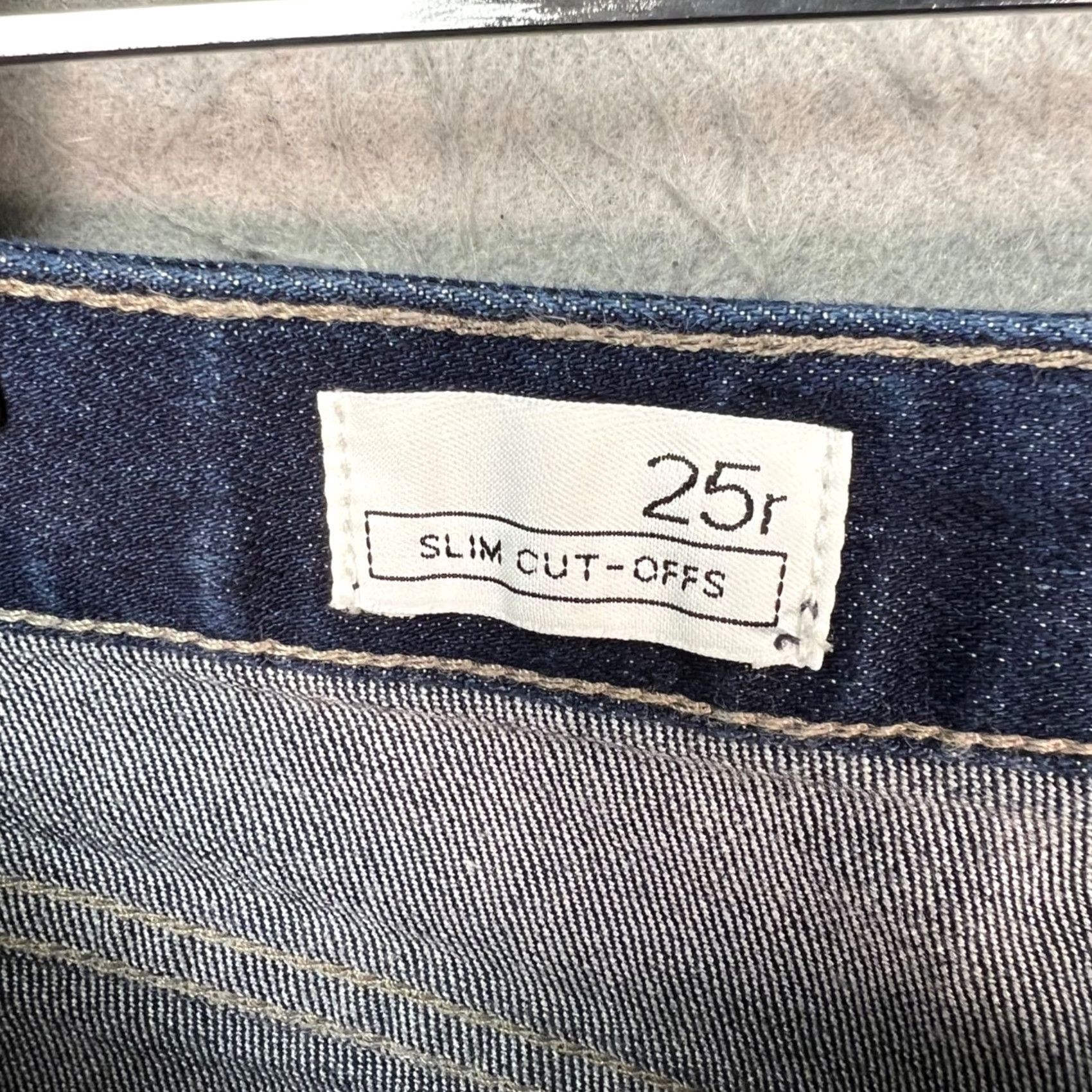 Gap Gap 1969 Slim Cut-Offs Denim Shorts Dark Blue Distressed Hem 25 Womens Jeans Shorts Casual Summer Women's Fit 5-Pocket Denim Gap Size 42" / US 20 - 3 Thumbnail
