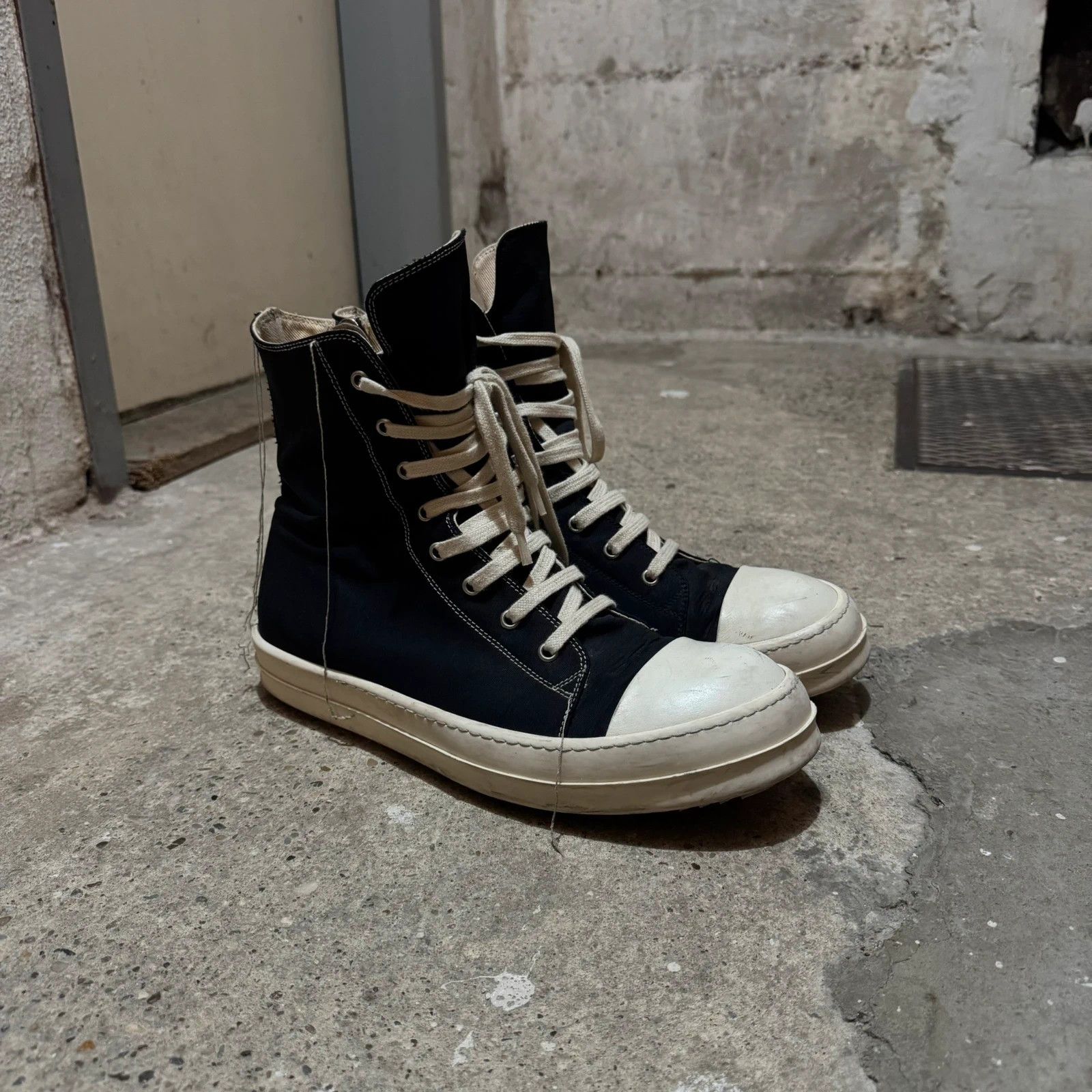 Gucci men’s slip ons (bee and star)