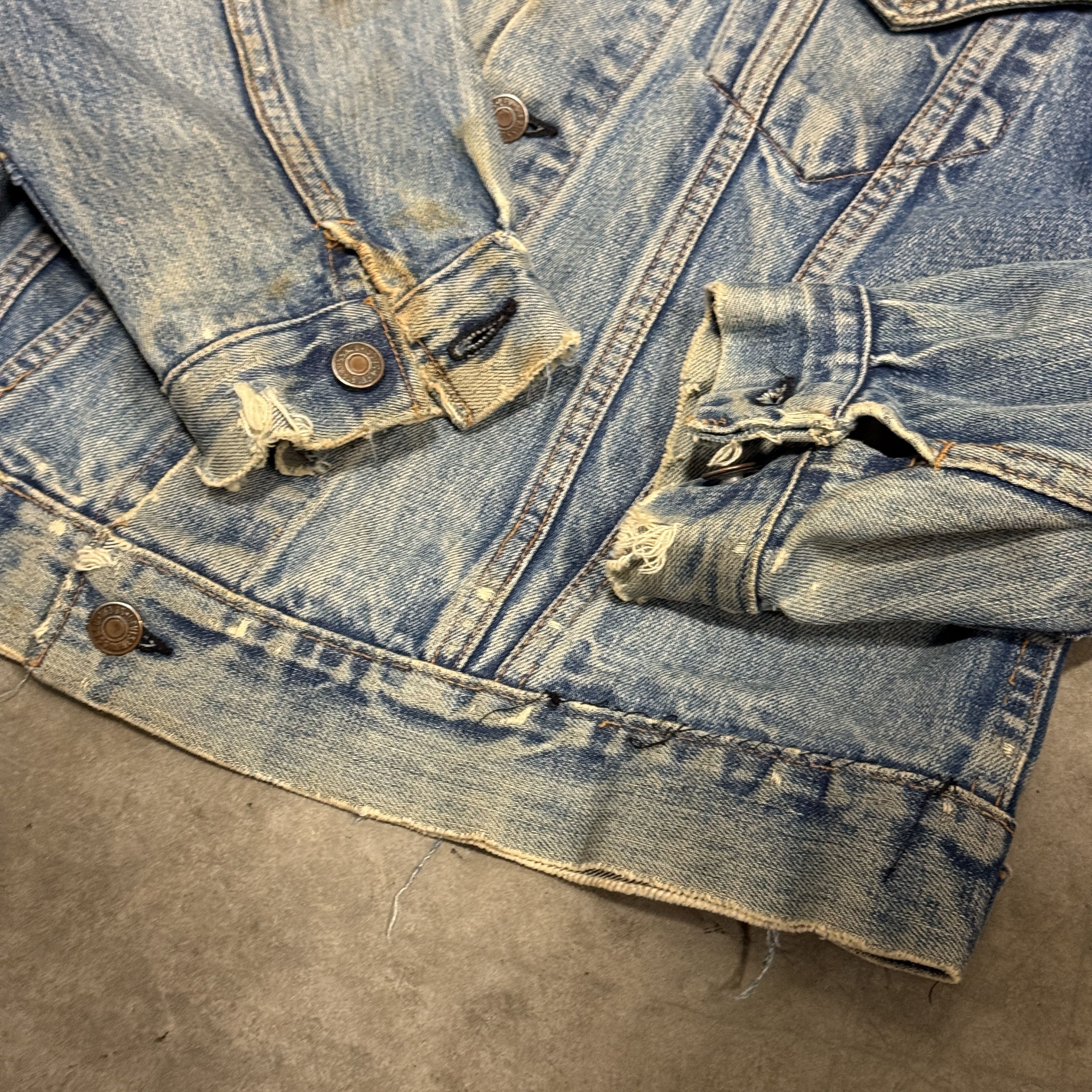 Levi's Vintage Big E Levi's Distressed Denim Trucker Jacket Size M Size US M / EU 48-50 / 2 - 6 Thumbnail