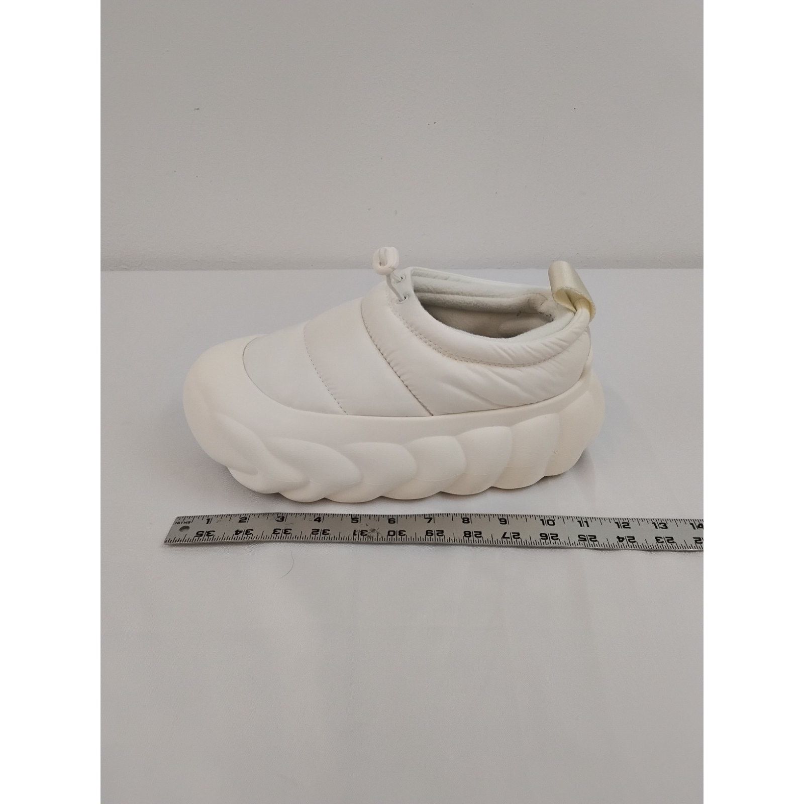 Crocs Crocs Overpuff Shorty Slip-On Shoes Men's 7 Women's 9 White Size US 7 / EU 40 - 12 Thumbnail