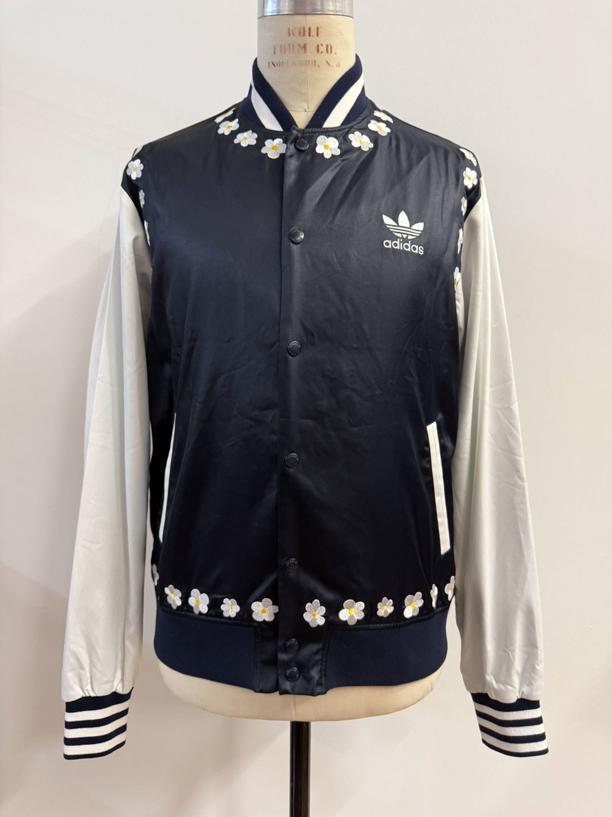 Adidas × Pharrell Adidas Originals x Pharrell Williams “528HZ” Daisy Bomber Size US XL / EU 56 / 4 - 1 Thumbnail