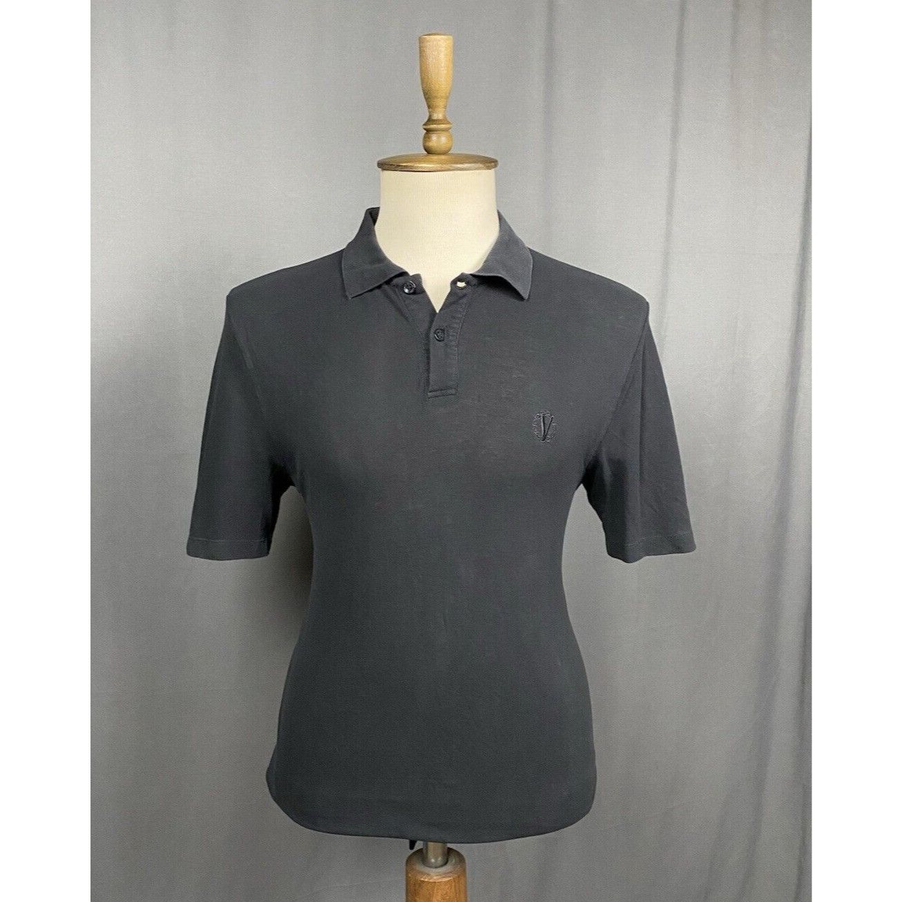 Versace Vesace Small Logo VTG Men's Black Polo T-Shirt Size S-M Size US M / EU 48-50 / 2 - 1 Thumbnail