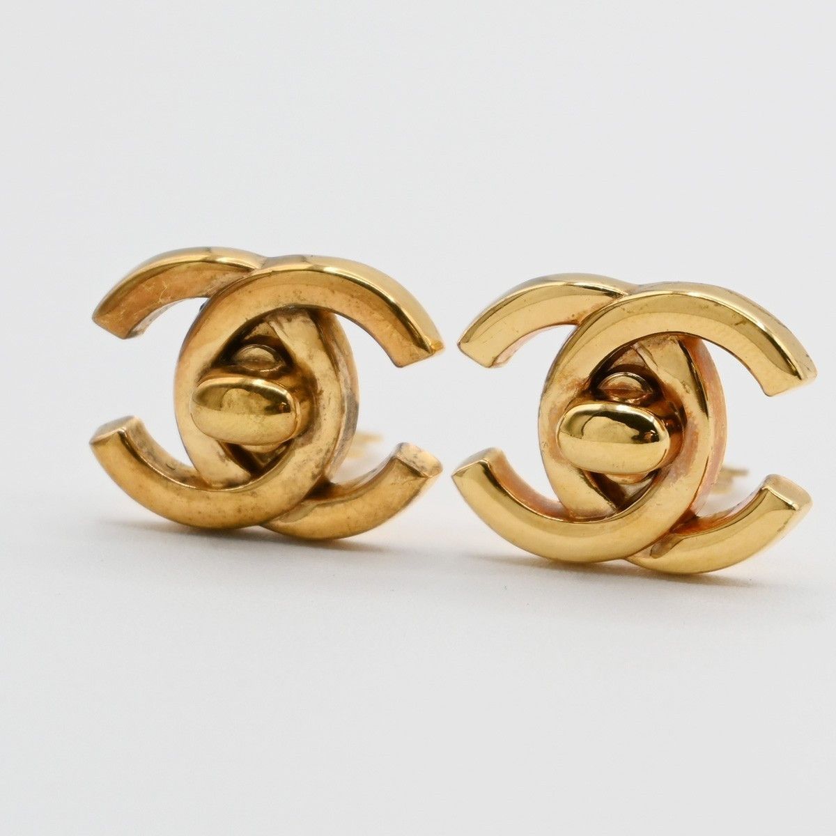 Chanel Chanel CC Turnlock Clip-On Earrings Metal Size ONE SIZE - 1 Thumbnail