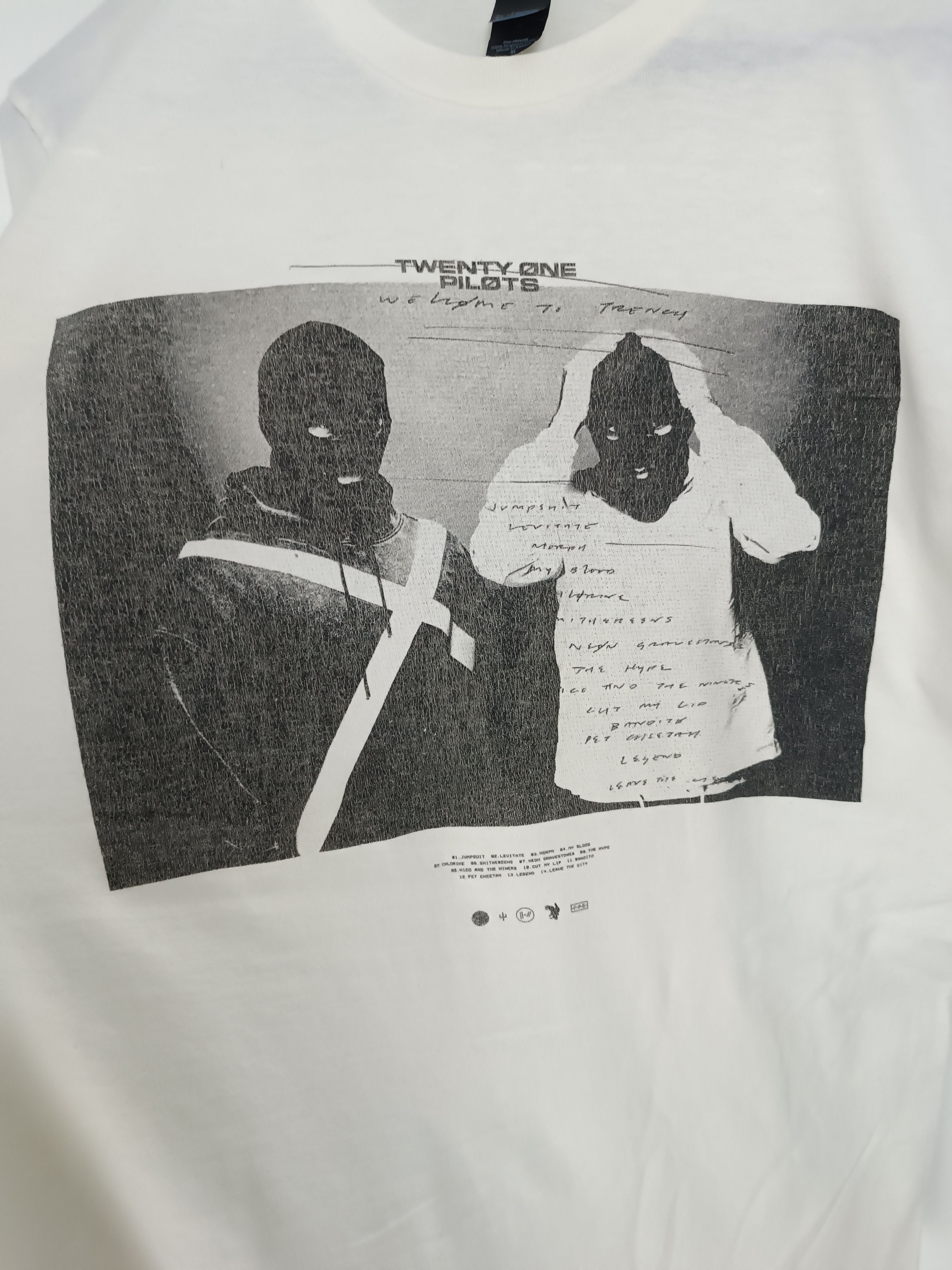 Band Tees VINTAGE TWENTY ONE PILOTS JUMPSUIT ALBUM VERY RARE TEE Size US M / EU 48-50 / 2 - 10 Thumbnail