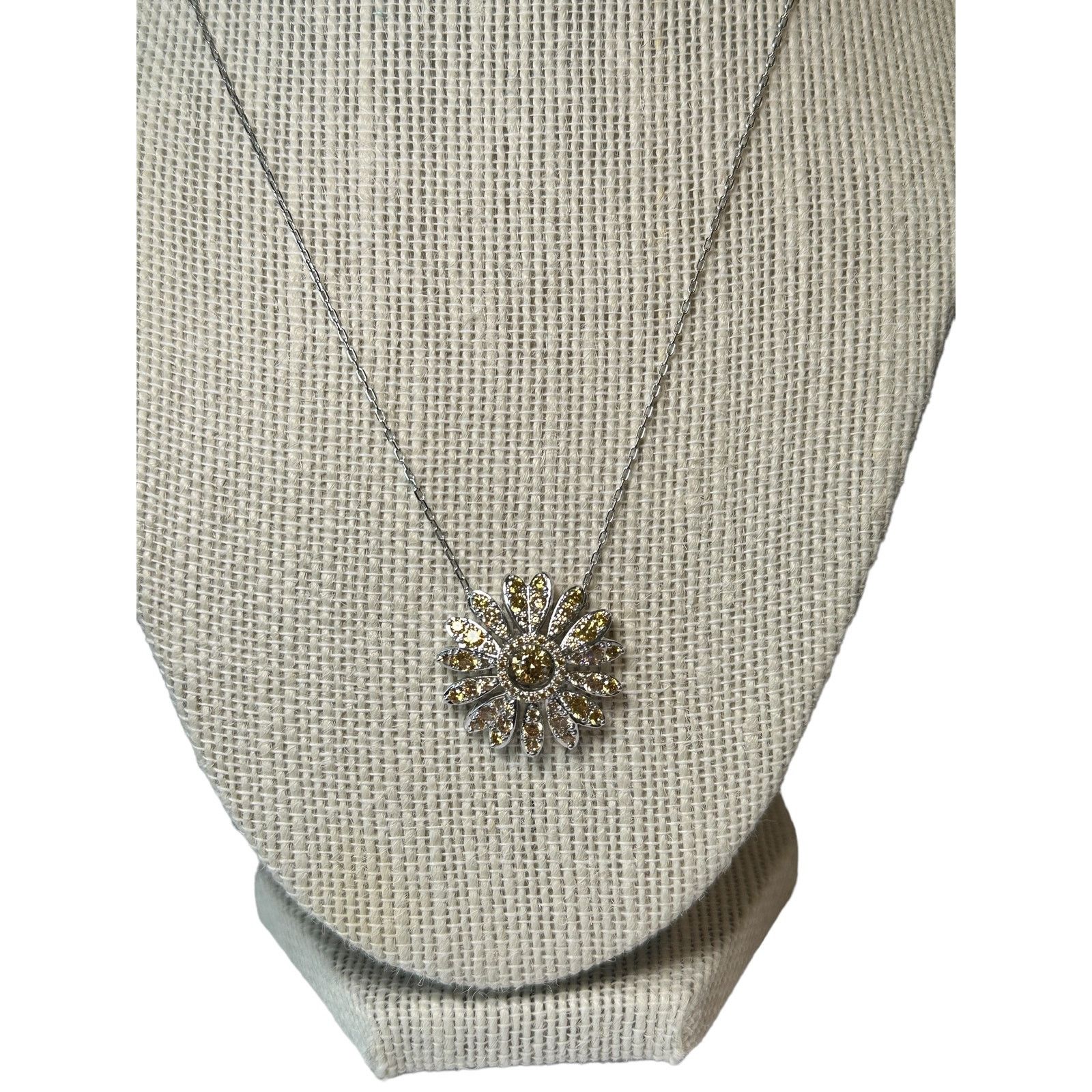 Swarovski Swarovski Eternal Flower pendant Flower, Yellow Size ONE SIZE - 7 Thumbnail