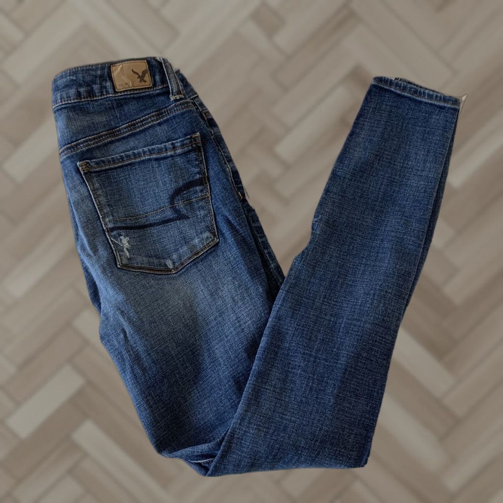 American Eagle Outfitters VINTAGE American Eagle Hi-Rise Distressed Jegging Medium Wash Ripped Blue Denim Size 2 Womens Blue Jeans Jegging 2 Size 26" / US 2 / IT 38 - 1 Thumbnail