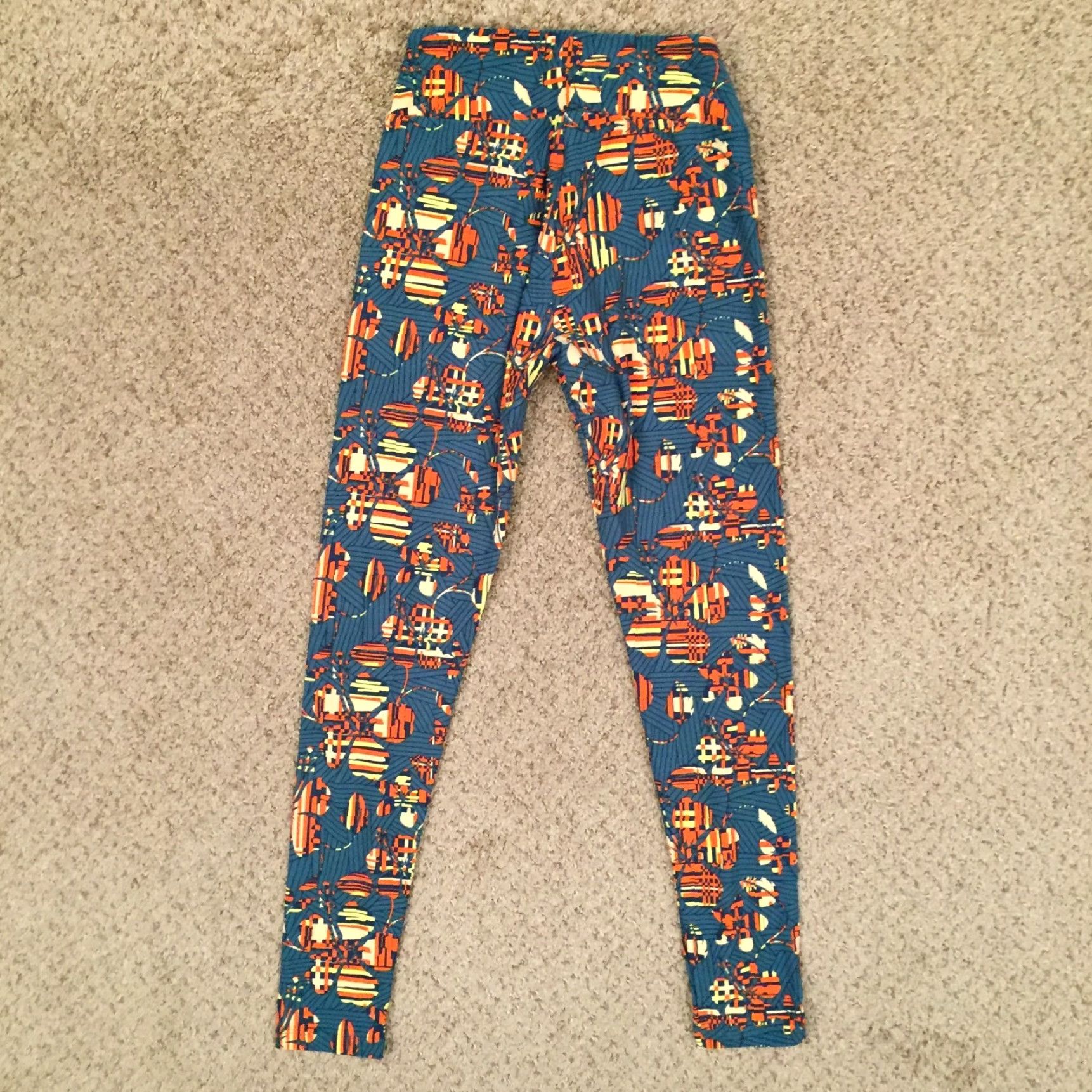 Vintage LuLaRoe Leggings One Size Green Floral NWOT Womens Regular Waist Elastic Jogger Casual Comfort Size 42" / US 20 - 6 Thumbnail