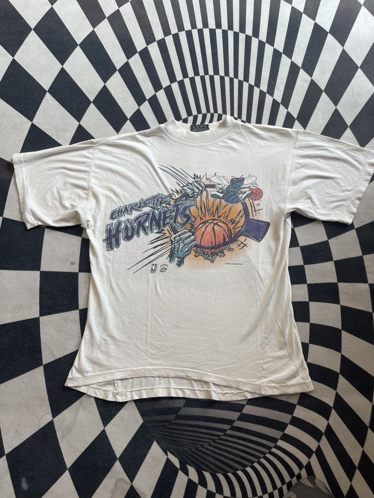 NBA Vintage 90s Charlotte Hornets Magic Johnson T’s NBA Graphic Size US M / EU 48-50 / 2 - 1 Thumbnail