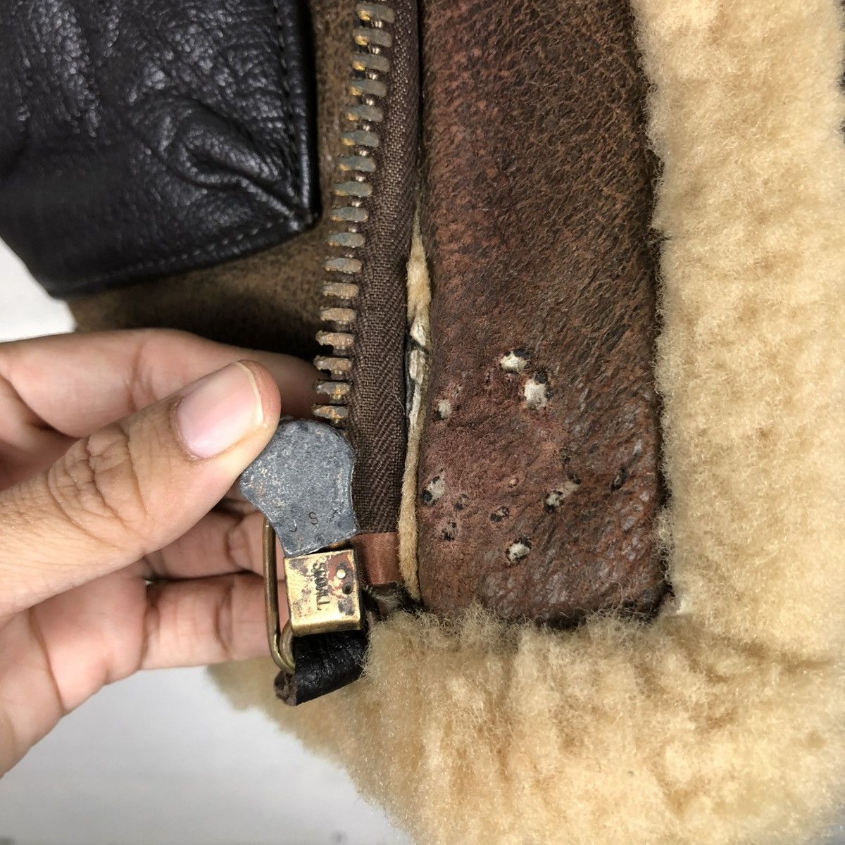 Aero Leathers 🔥TRUE VINTAGE 70’s GOLDEN BEAR SHEARLING FLIGHT JACKET B3 Size US M / EU 48-50 / 2 - 22 Thumbnail