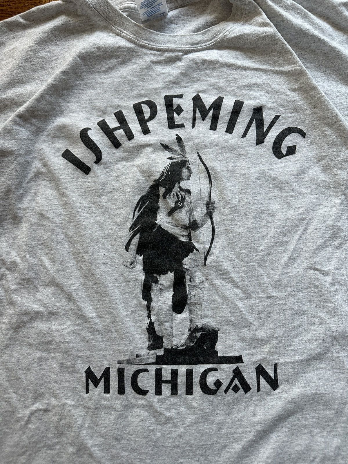 Vintage Vintage Y2K Ishpeming Michigan Graphic Tee Size US XXL / EU 58 / 5 - 2 Thumbnail