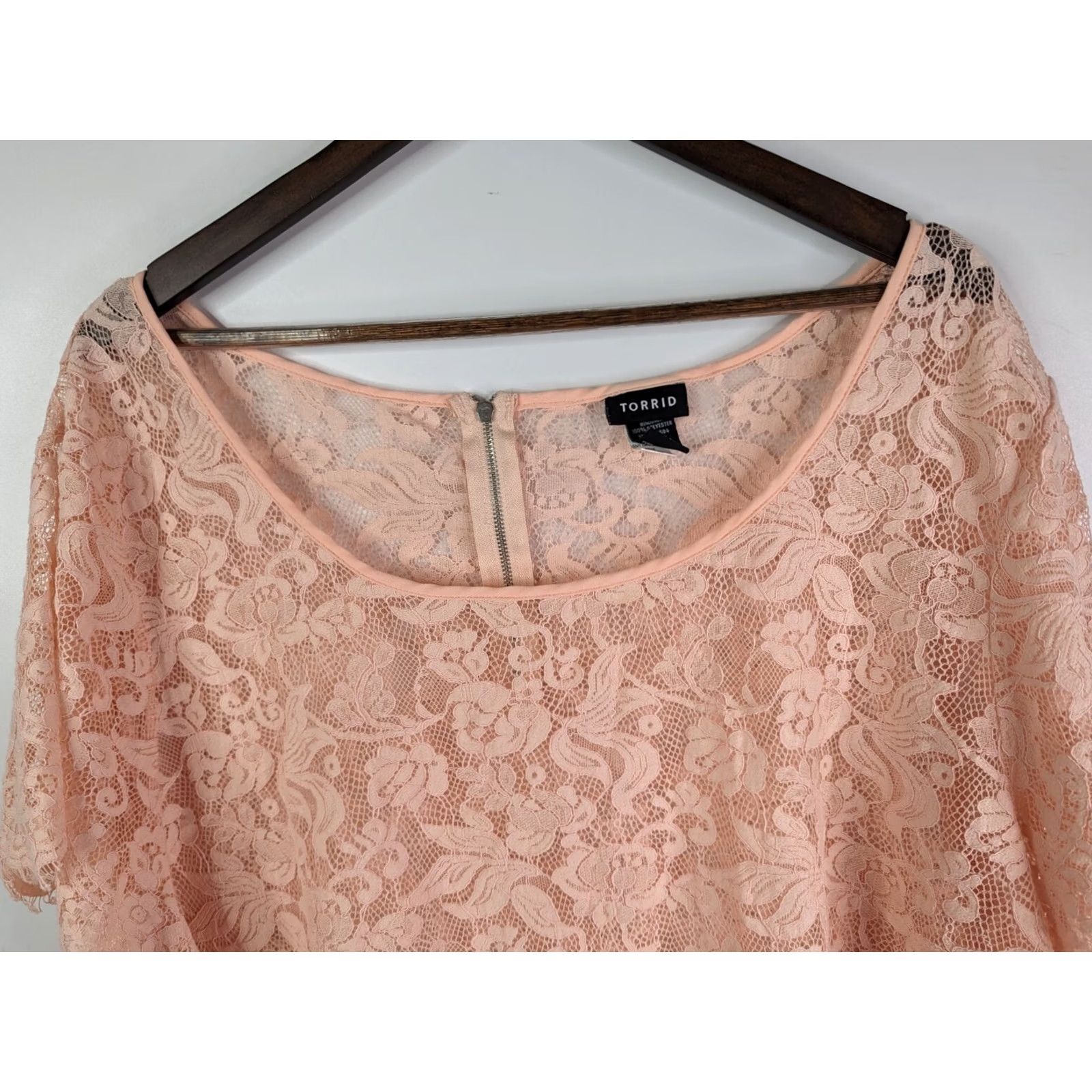 Torrid Torrid Pink Floral Cropped Lace Top Women's 5X Zip Scoop Neck Sheer Blouse Size XXL / US 16-18 / IT 52-54 - 2 Thumbnail