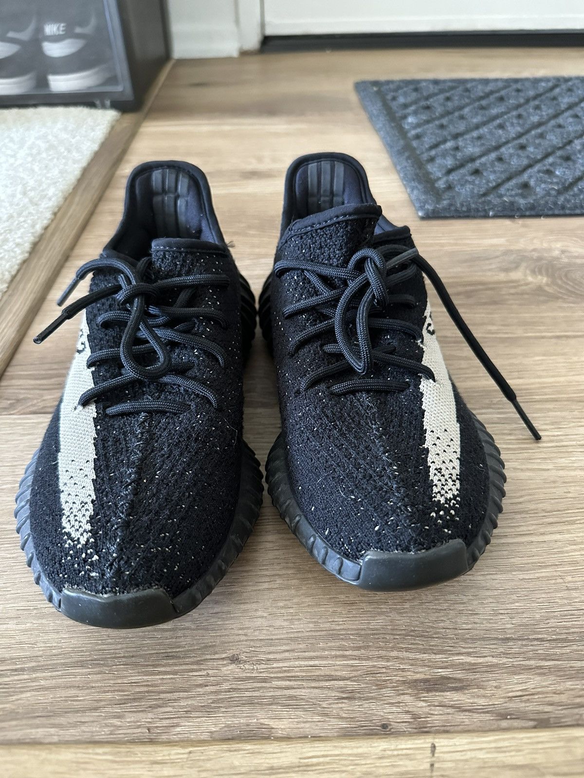 Adidas × Kanye West Yeezy Boost 350 Black White Size US 6 / EU 39 - 3 Thumbnail