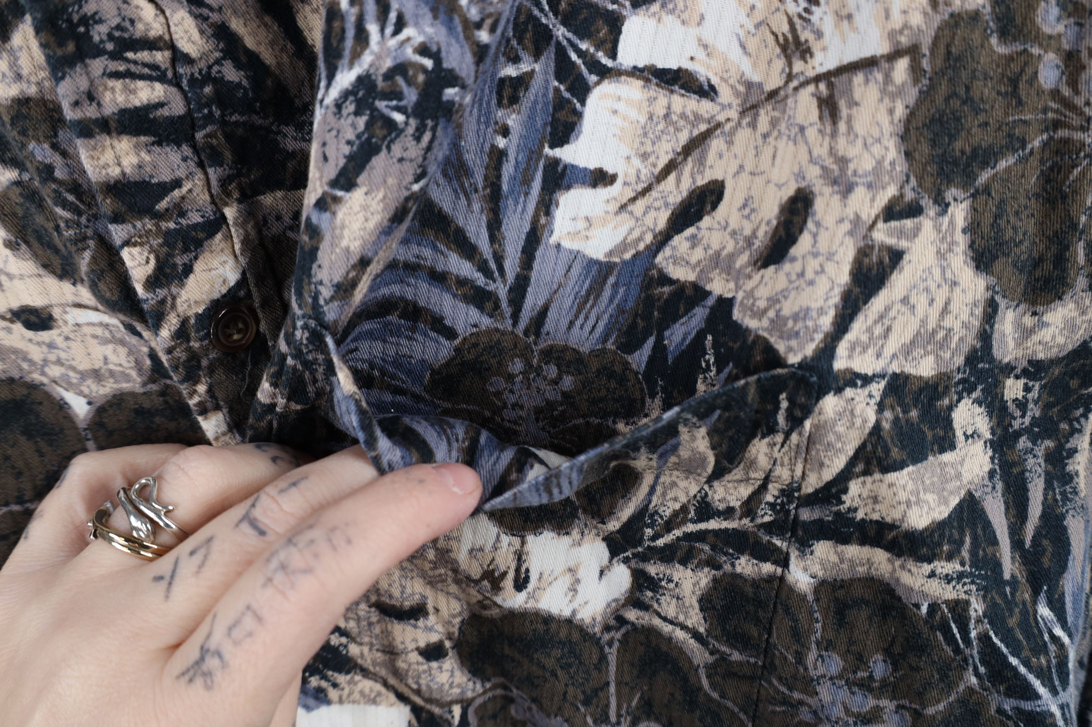 Vintage Vintage 90s Streetwear All Over Print Hawaiian Button Shirt Size US XXL / EU 58 / 5 - 4 Thumbnail