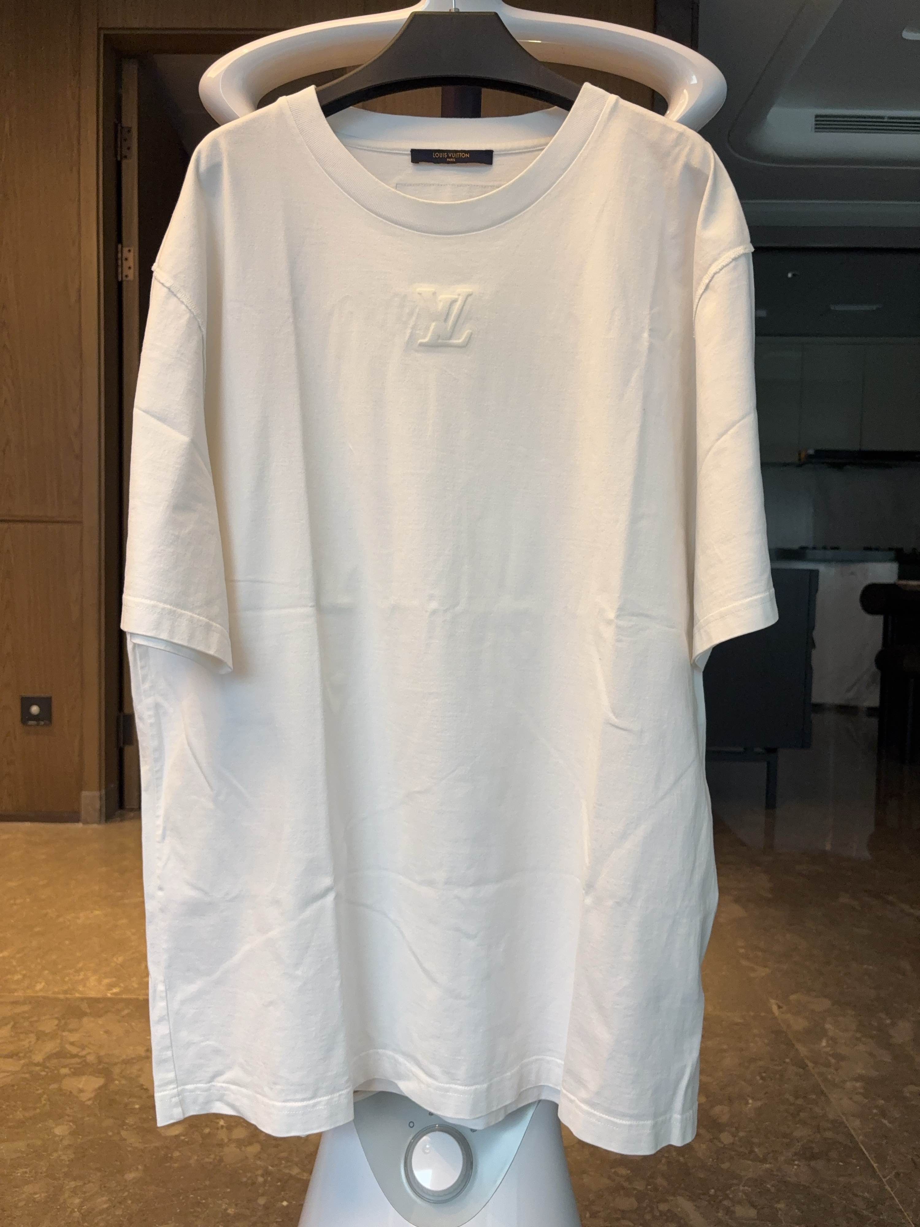 Louis Vuitton Louis Vuitton Embossed Logo T-Shirt Size XXL Size US XXL / EU 58 / 5 - 1 Thumbnail