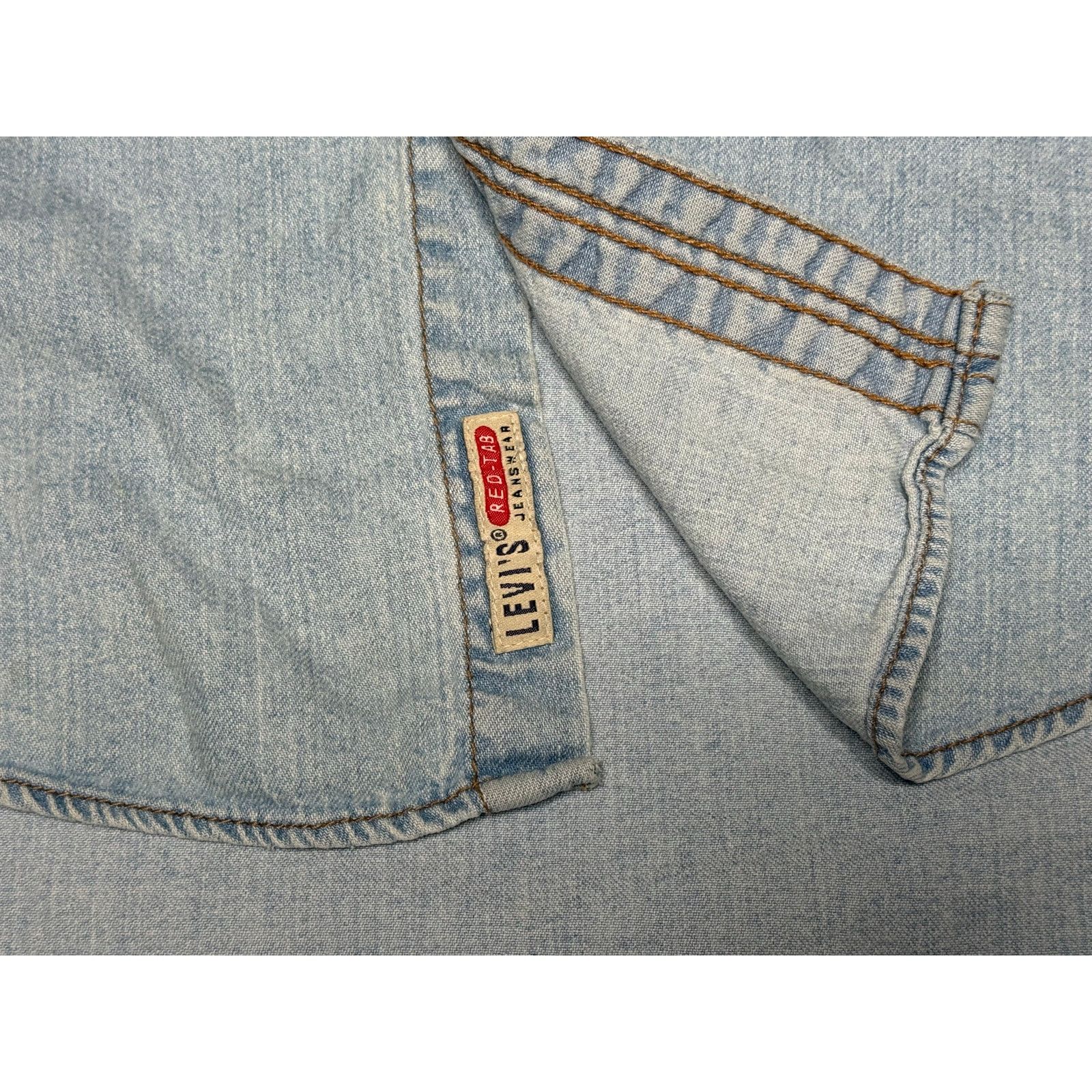 Levi's Vintage Levi’s Red Tab Button Up Denim Jean Shirt Medium Size US M / EU 48-50 / 2 - 4 Thumbnail
