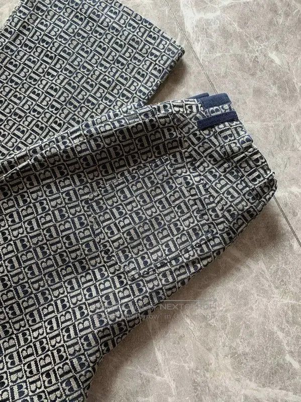 Burberry Burberry Color Block Cotton Casual Pants for Women. Size 23" - 1 Thumbnail