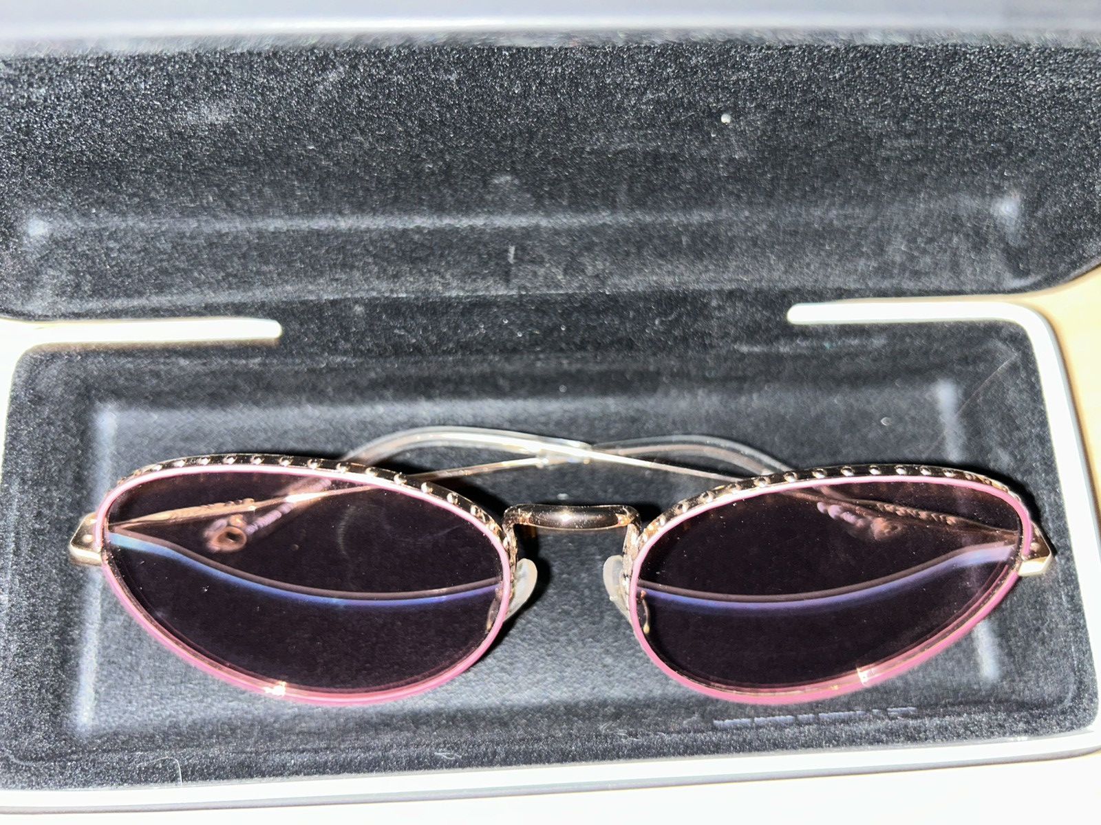 Givenchy Stylish Givenchy sunglasses with pink frames. Size ONE SIZE - 2 Thumbnail