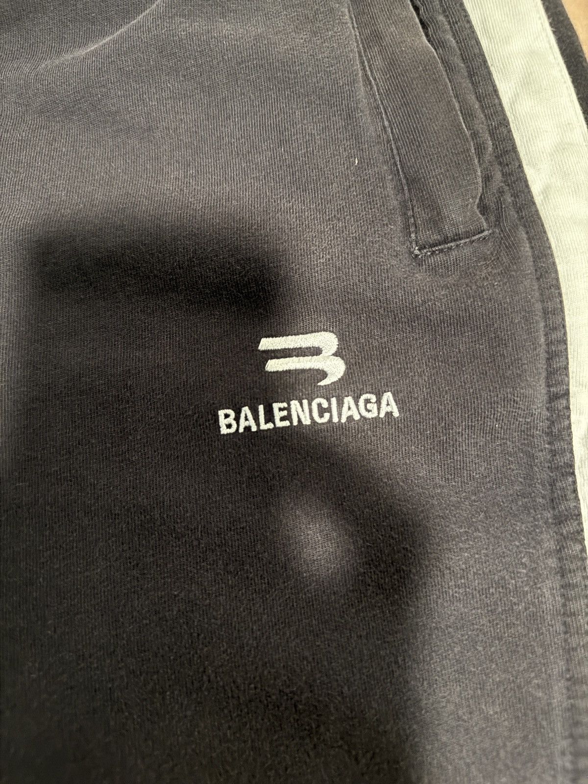 Balenciaga Balenciaga sporty b sweats Size US 32 / EU 48 - 3 Thumbnail