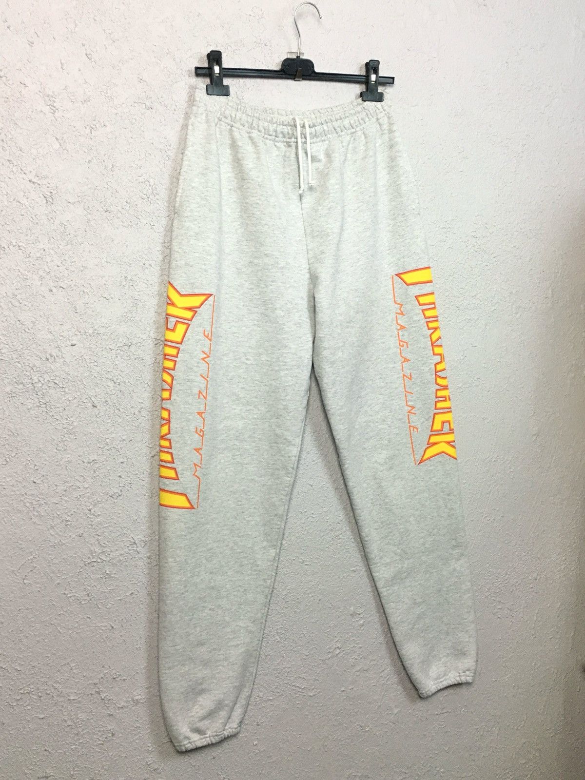 Thrasher pants THRASHER Skateboarding Flame Logo Sweatpants vintage Size US 32 / EU 48 - 3 Thumbnail