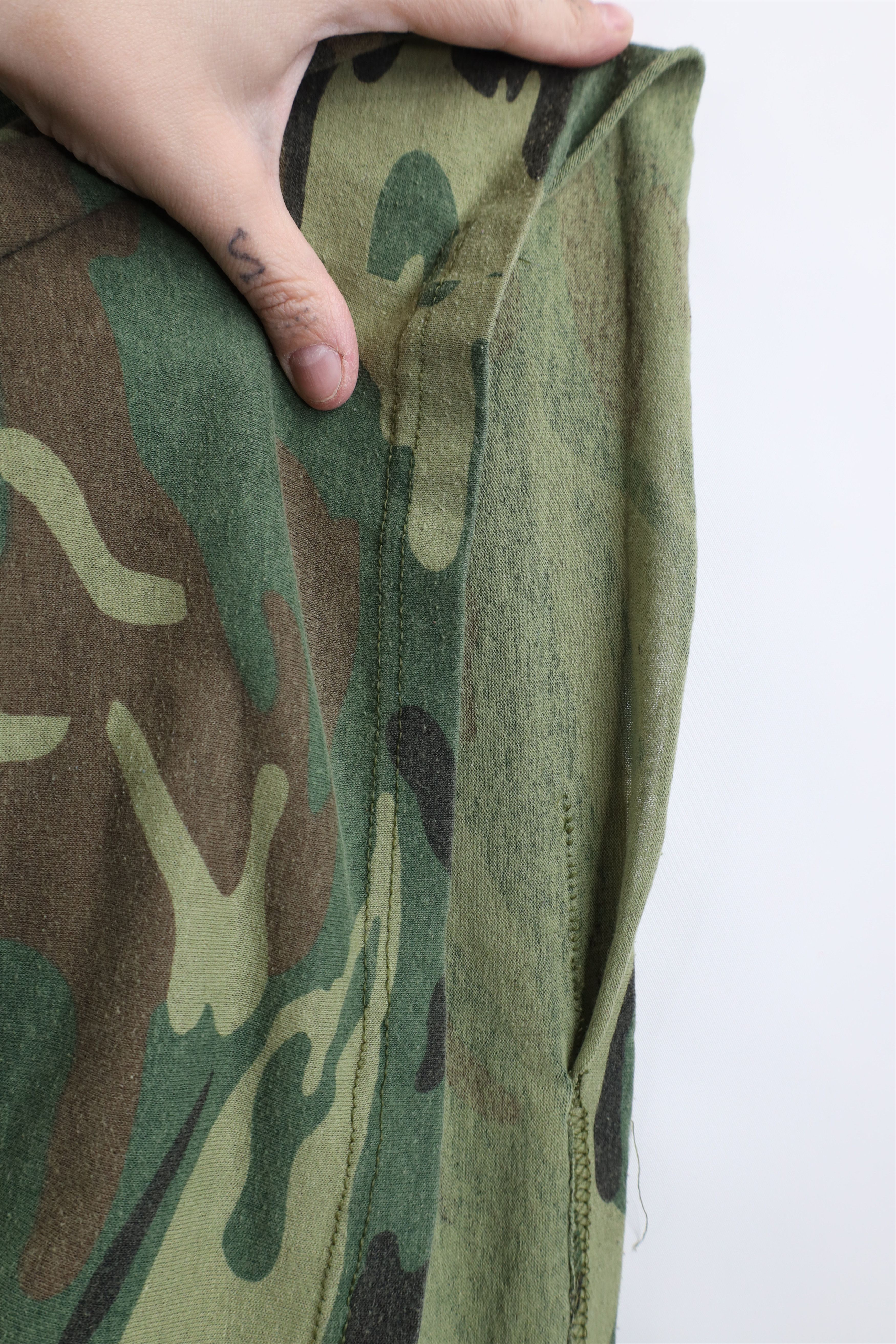 Vintage Vintage 70s 80s Streetwear Thin Camouflage T-Shirt USA Size US L / EU 52-54 / 3 - 8 Thumbnail