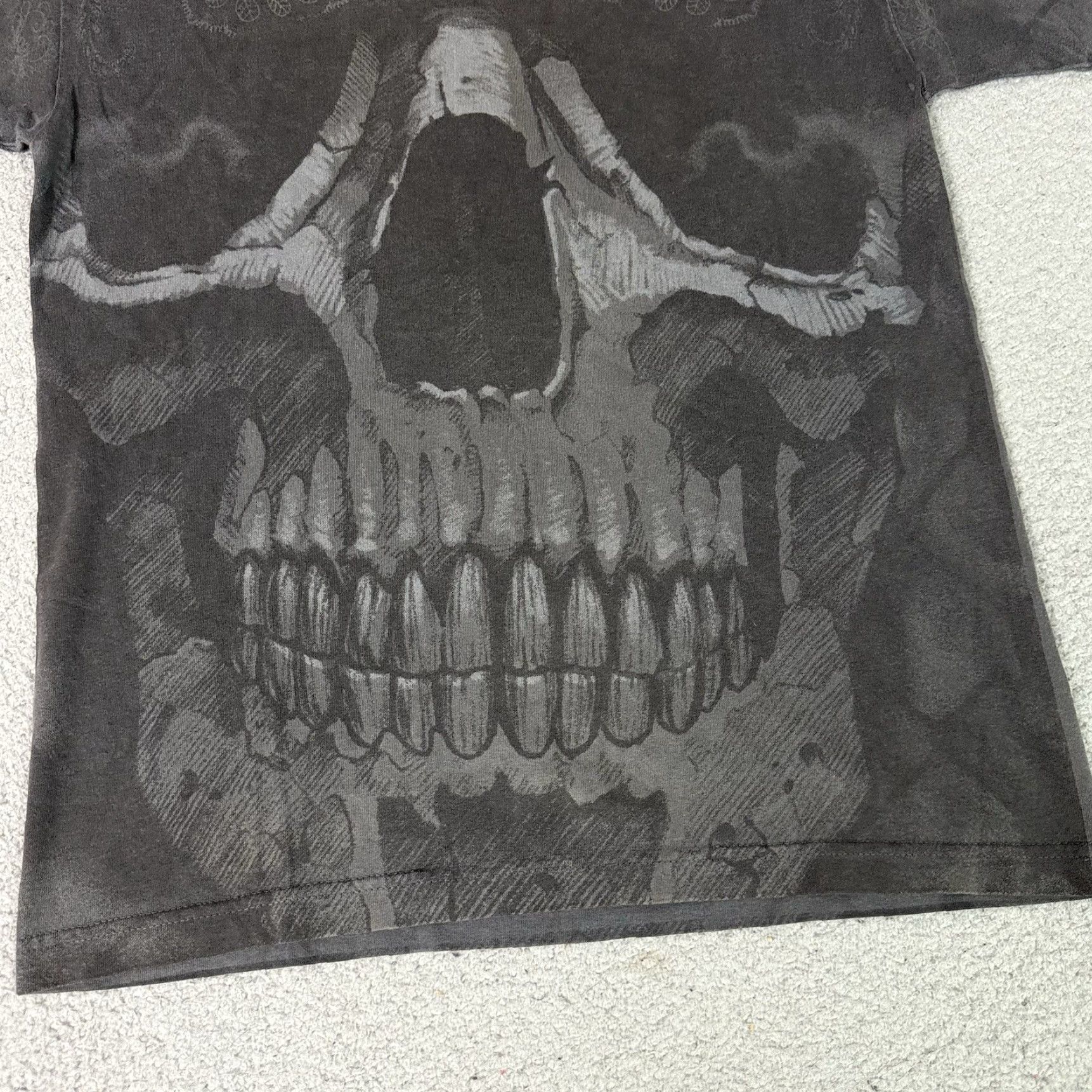 Vintage VINTAGE ODM Skull T-Shirt Mens M Gray Short Sleeve Crew Neck Graphic Print AOP 90s Bandana Gothic Skull Mens Shirt Size US M / EU 48-50 / 2 - 3 Thumbnail