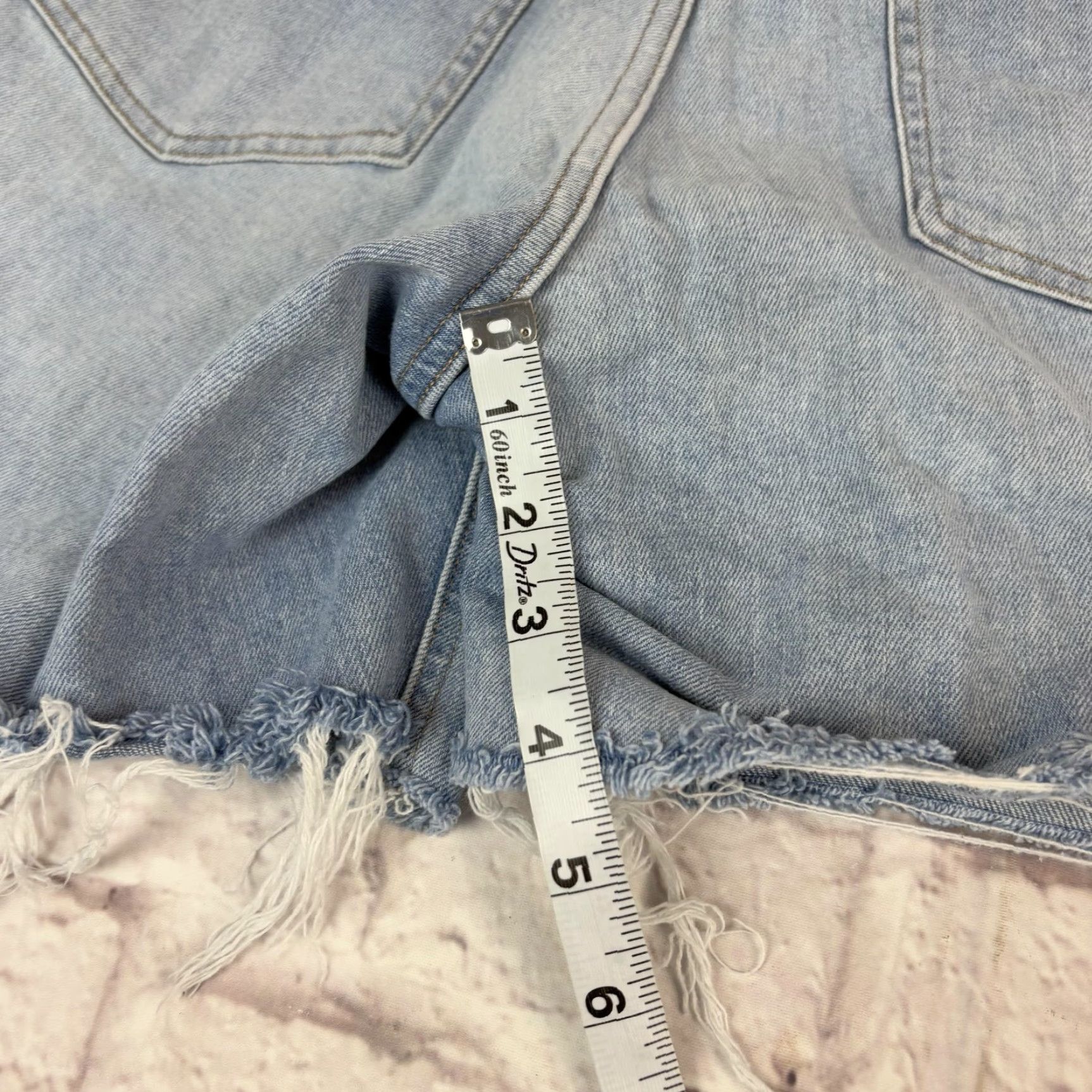 Express Express Women's Mom Jean Shorts 6 Light Wash Denim Super High Rise Frayed Hem Fringe Casual Size 28" / US 6 / IT 42 - 7 Thumbnail