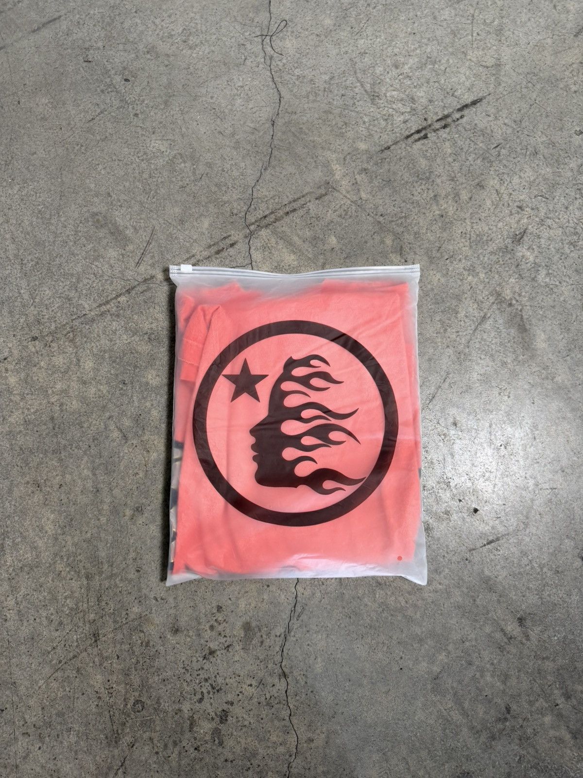 HELLSTAR HELLSTAR Red Cracked Print Tee Shirt Size US S / EU 44-46 / 1 - 10 Thumbnail