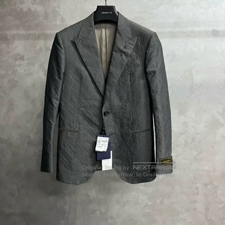 Louis Vuitton Louis Vuitton Latest Black Solid Suit Collar Single Breast Size 48R - 1 Thumbnail