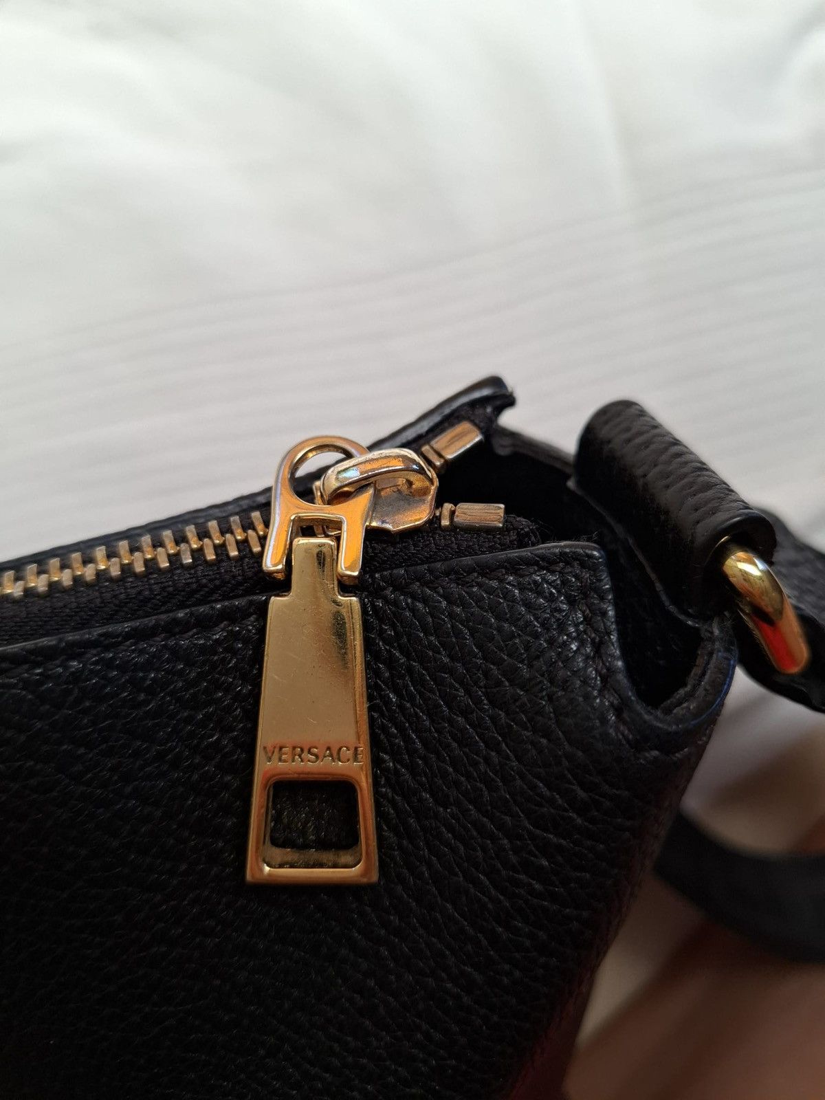 Versace Versace Logo-Detailed Leather Messenger Bag Black Size ONE SIZE - 5 Thumbnail