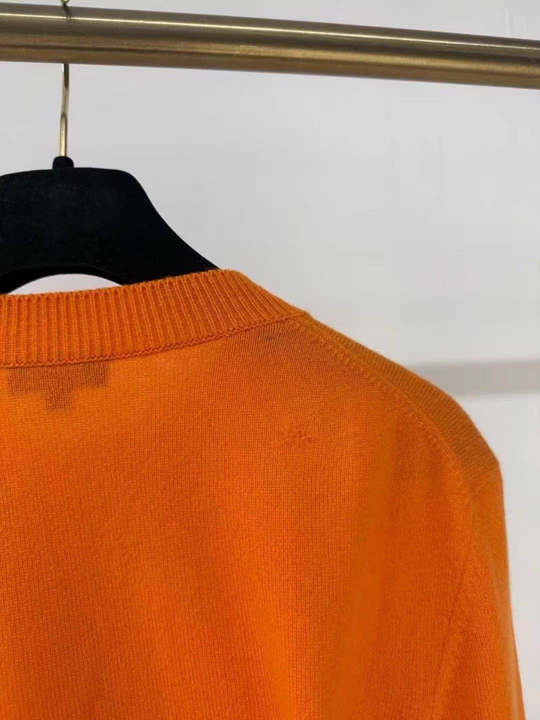 Chanel Chanel 18K orange cashmere cardigan 84/46cm minor repair Size XS / US 0-2 / IT 36-38 - 6 Thumbnail