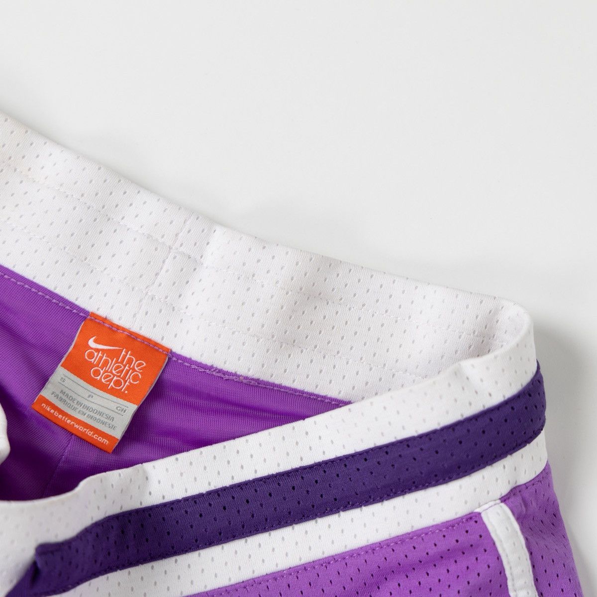 Nike Nike Womens Vintage 00s Violet Mesh Shorts Y2K Running Logo Size 30" / US 8 / IT 44 - 5 Thumbnail