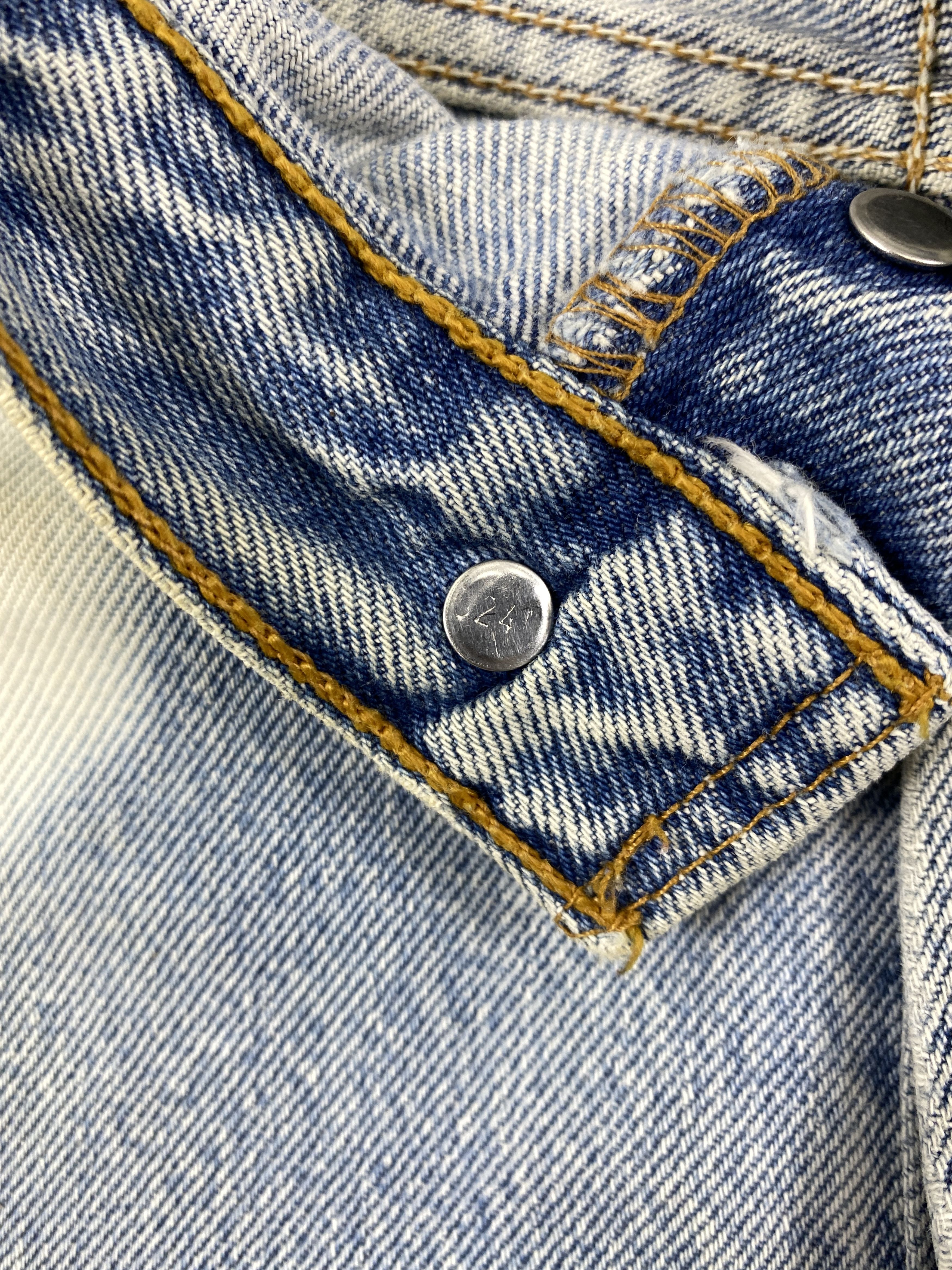 Levi's Ripped Light Wash Vintage Levi's 501 USA 30x35.5 -JN1665 Size US 30 / EU 46 - 7 Thumbnail