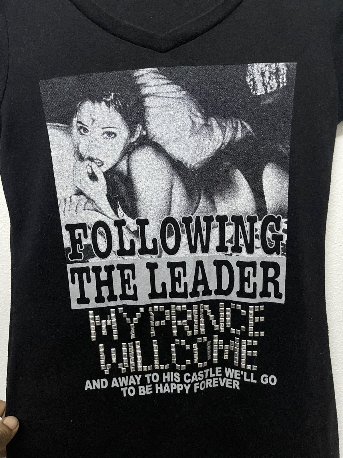 If Six Was Nine 2000s HYSTERIC GLAMOUR INSPIRED SEXY GRAPHIC V NECK TSHIRT Size M / US 6-8 / IT 42-44 - 5 Thumbnail