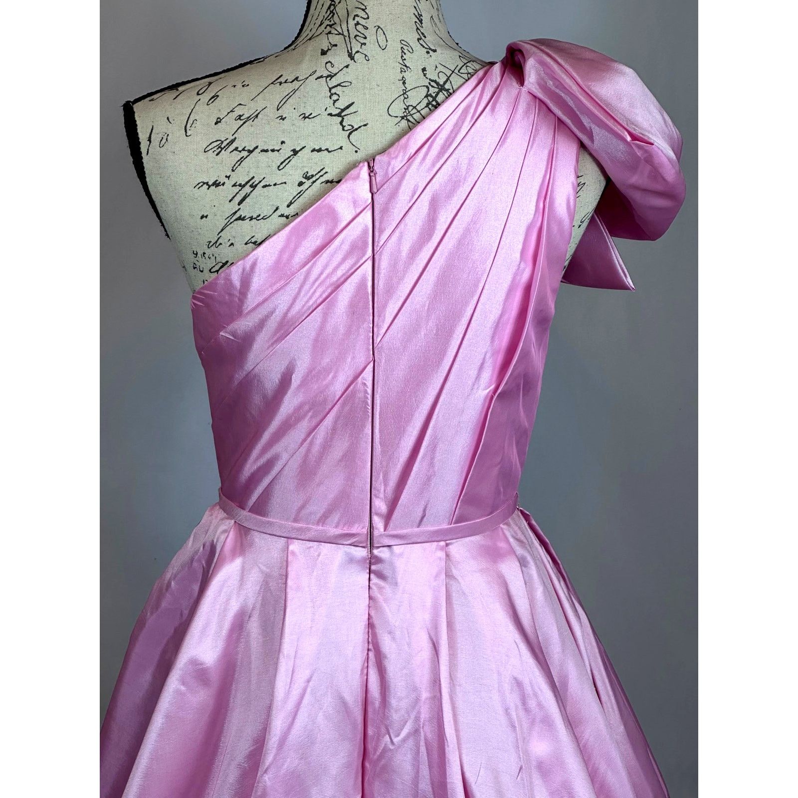 Other Mac Duggal One Shoulder Large Bow Pleated Gown Ice Pink 2 Size XS / US 0-2 / IT 36-38 - 14 Thumbnail