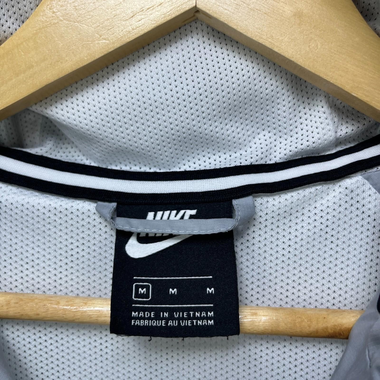 Nike Vintage Nike Y2K Hooded Windbreaker Full Zip Jacket Medium Size US M / EU 48-50 / 2 - 5 Thumbnail