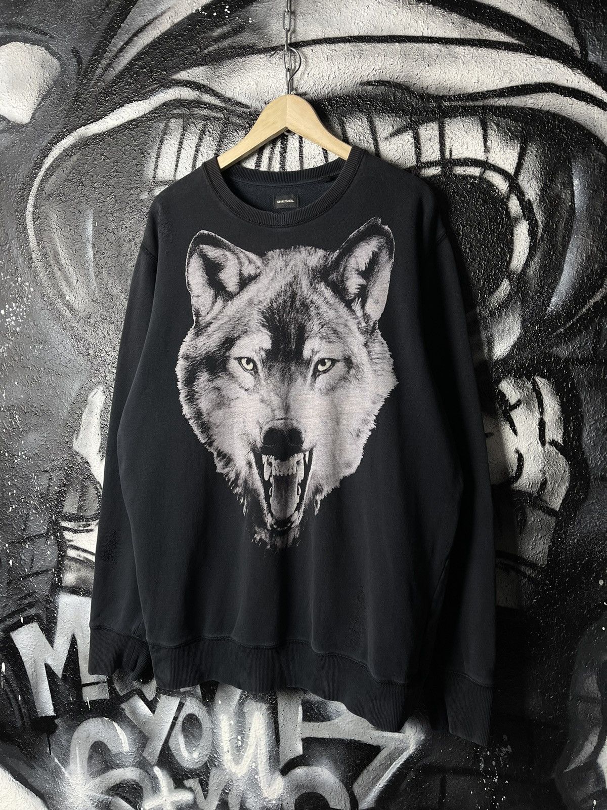 Designer × Diesel Diesel Graphic Print Wolf Distressed Sweatshirt Men’s Size US XL / EU 56 / 4 - 2 Thumbnail