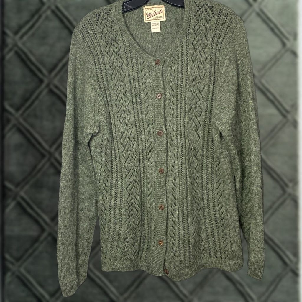 Vintage VINTAGE Woolrich Cardigan 100% Wool Womens M Green Wool Cardigan 80s Buttons Insulated Crew Neck Raglan Sleeve Size M / US 6-8 / IT 42-44 - 1 Thumbnail