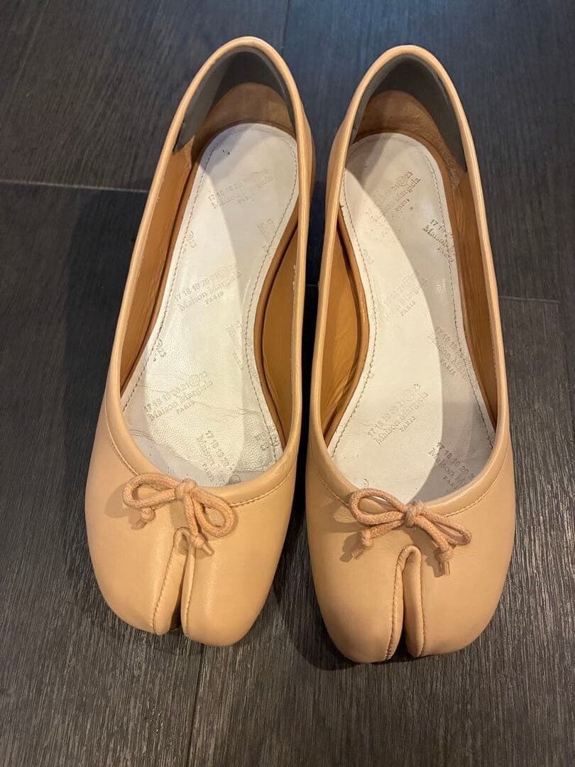 Maison Margiela Maison Margiela Beige Tabi Low Heel Ballerinas Size US 9 / IT 39 - 1 Thumbnail