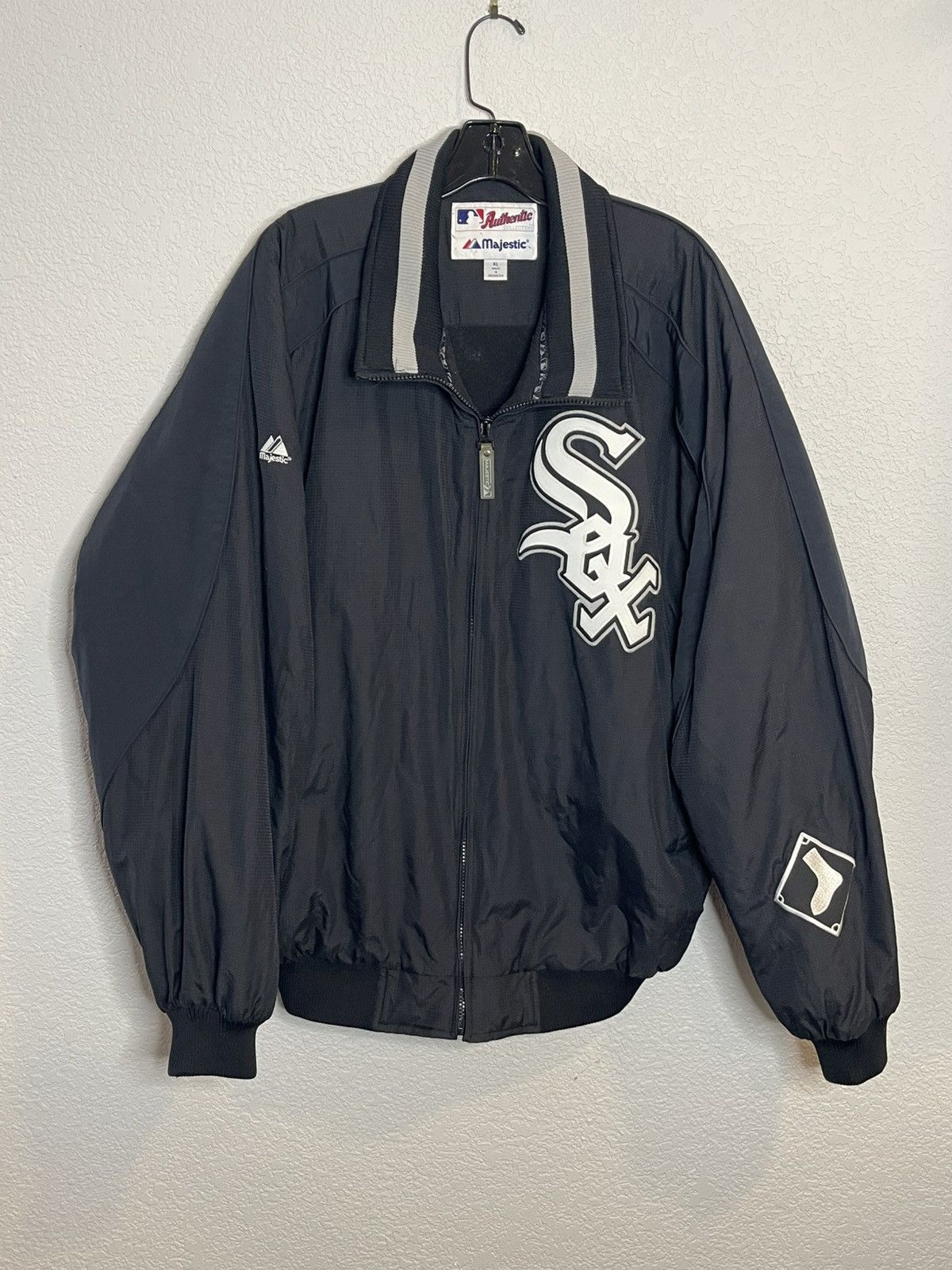 Majestic Authentic Majestic MLB White Socks Jacket Good Condition Size US XL / EU 56 / 4 - 1 Thumbnail