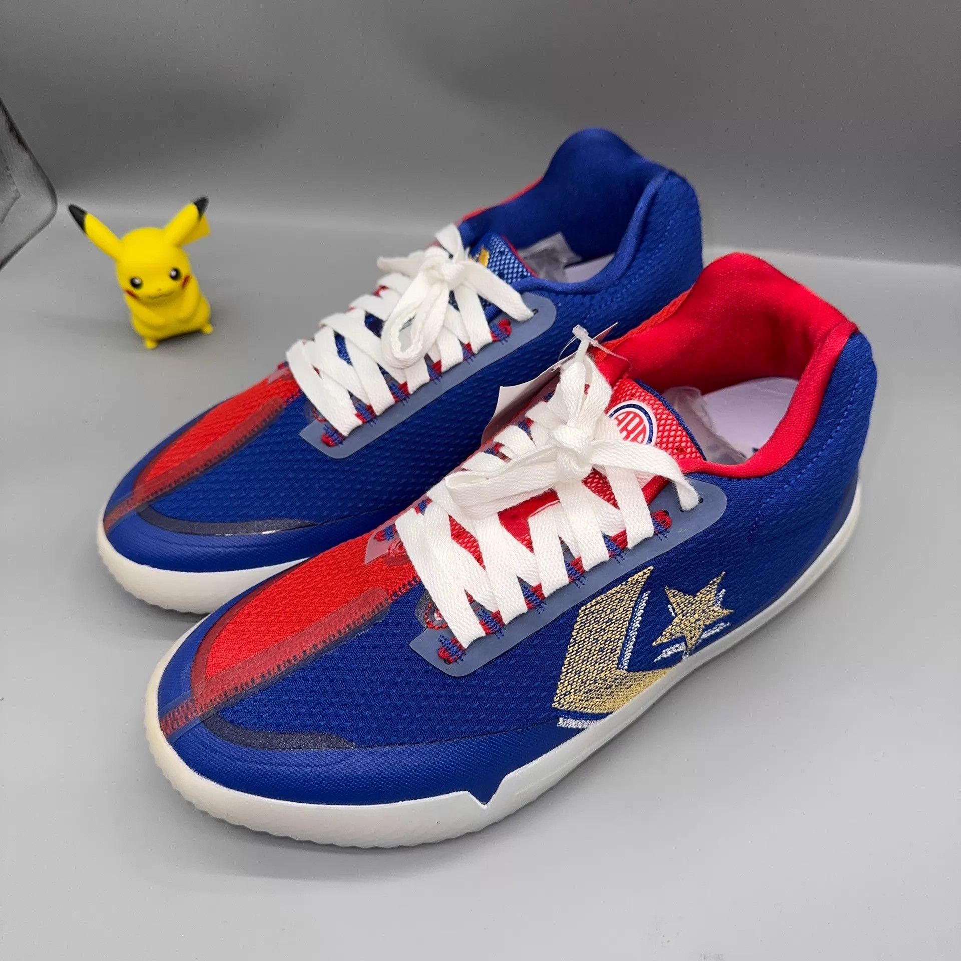 Converse Converse bbevo Red & Blue Mismatched 41 Size US 8 / EU 41 - 1 Thumbnail