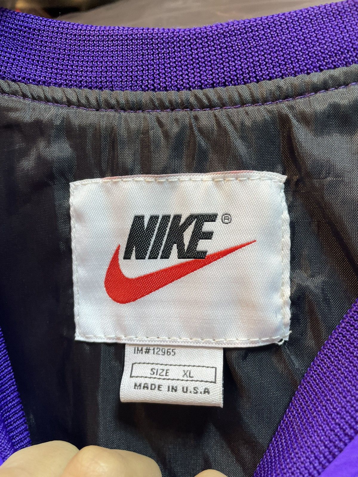 Nike Vintage Nike Team Center Swoosh V-Neck Windbreaker Size US XL / EU 56 / 4 - 4 Thumbnail